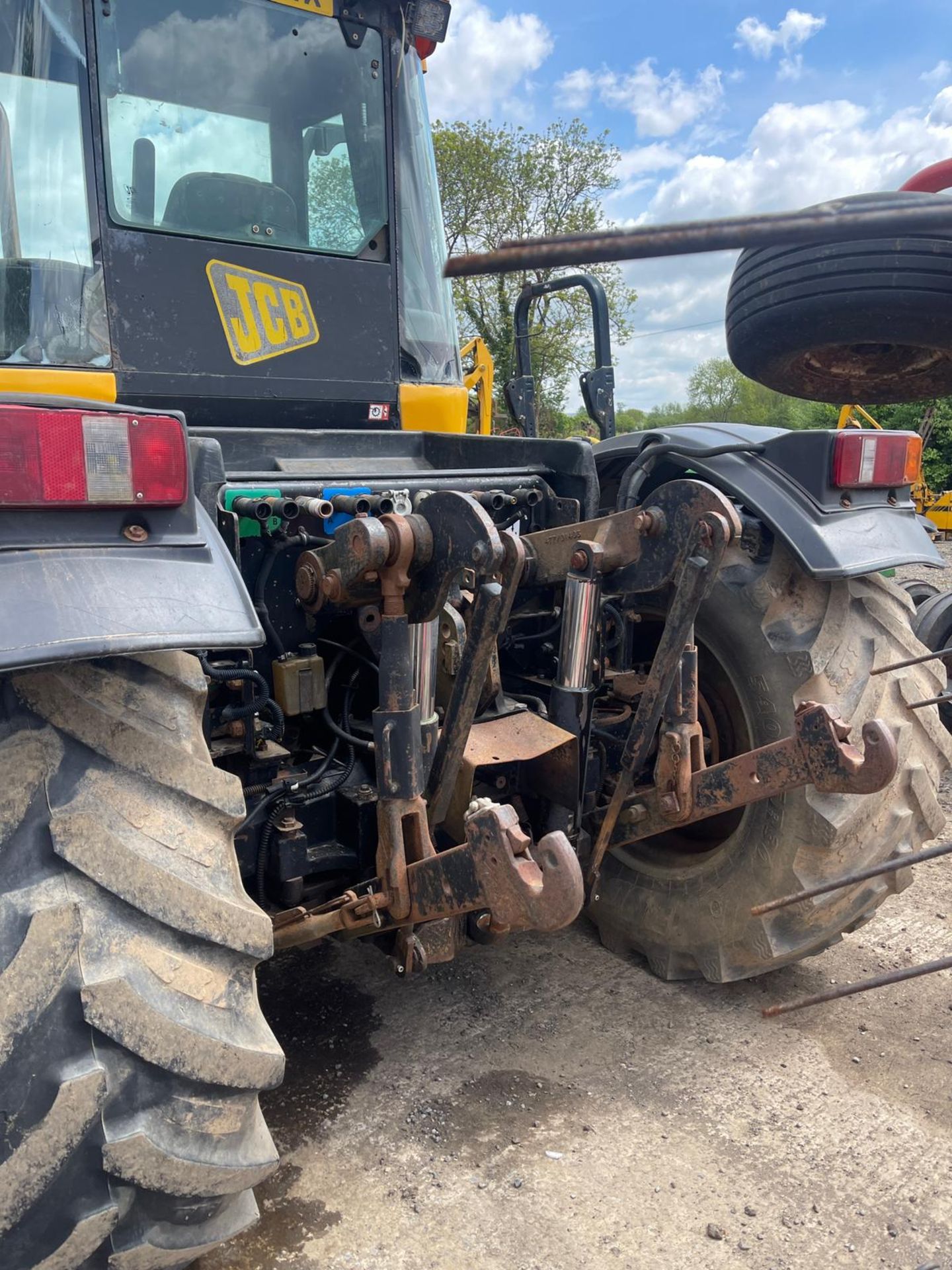 JCB FASTRAC 2135 TRACTOR - Image 5 of 14