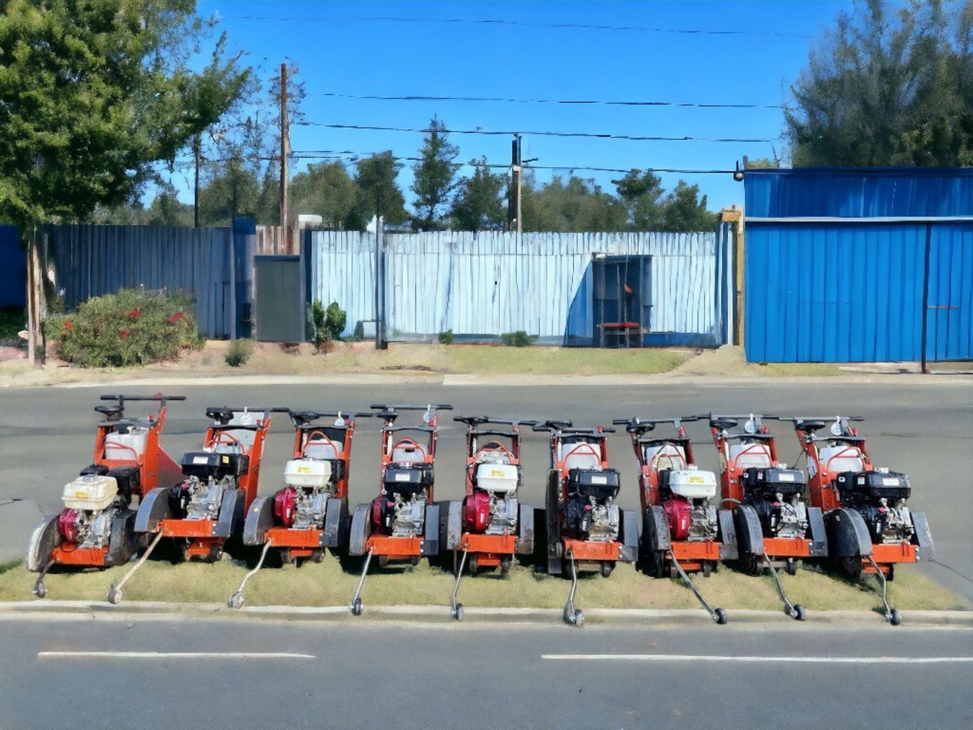 PRECISION CUTTING MADE EFFORTLESS: 2017 HUSQVARNA FS400 LV FLOOR SAW >>--NO VAT ON HAMMER--<< - Image 3 of 4