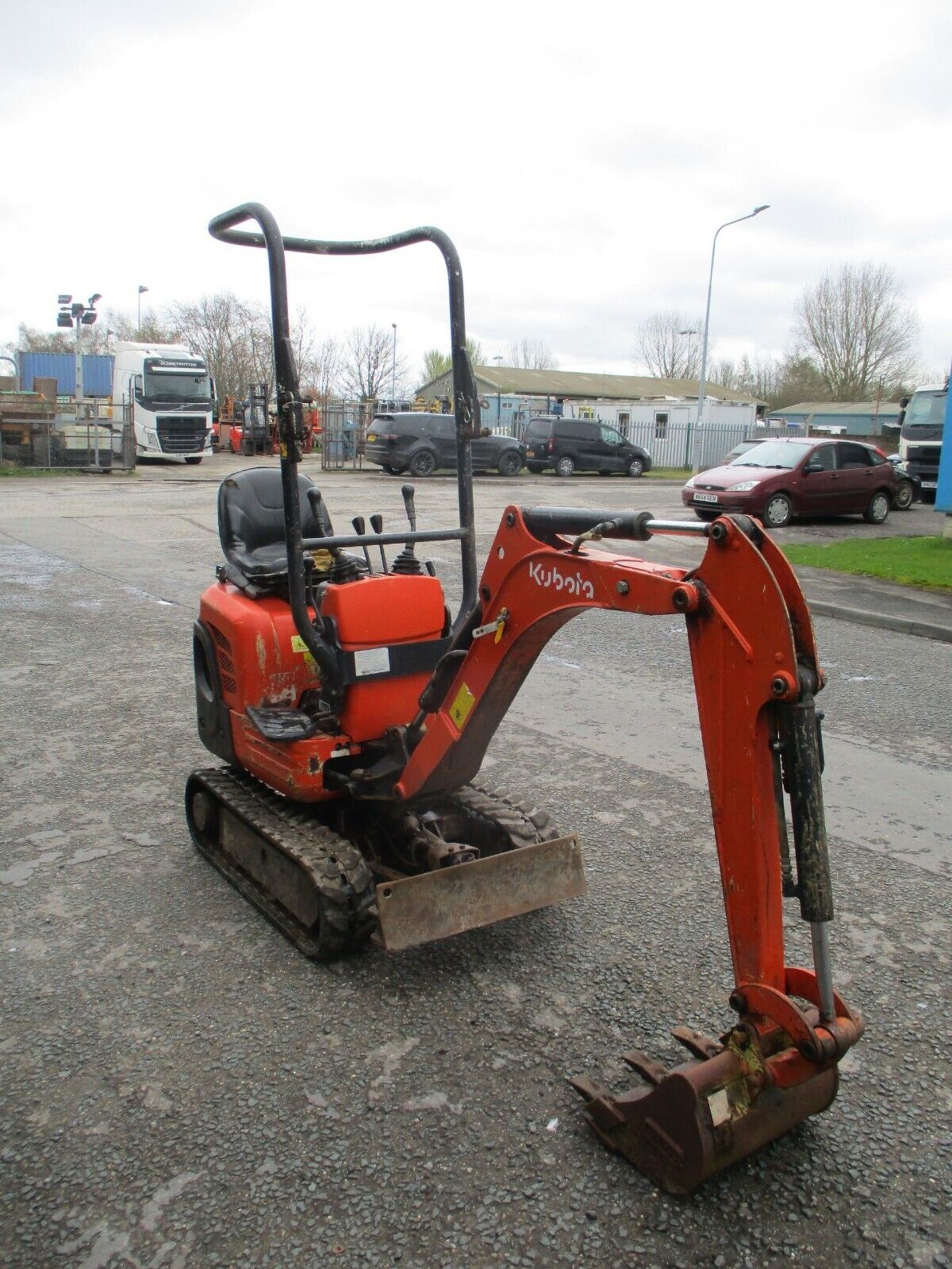 KUBOTA K008 EXCAVATOR YEAR 2014 WEIGHS ABOUT 80 - Image 3 of 9