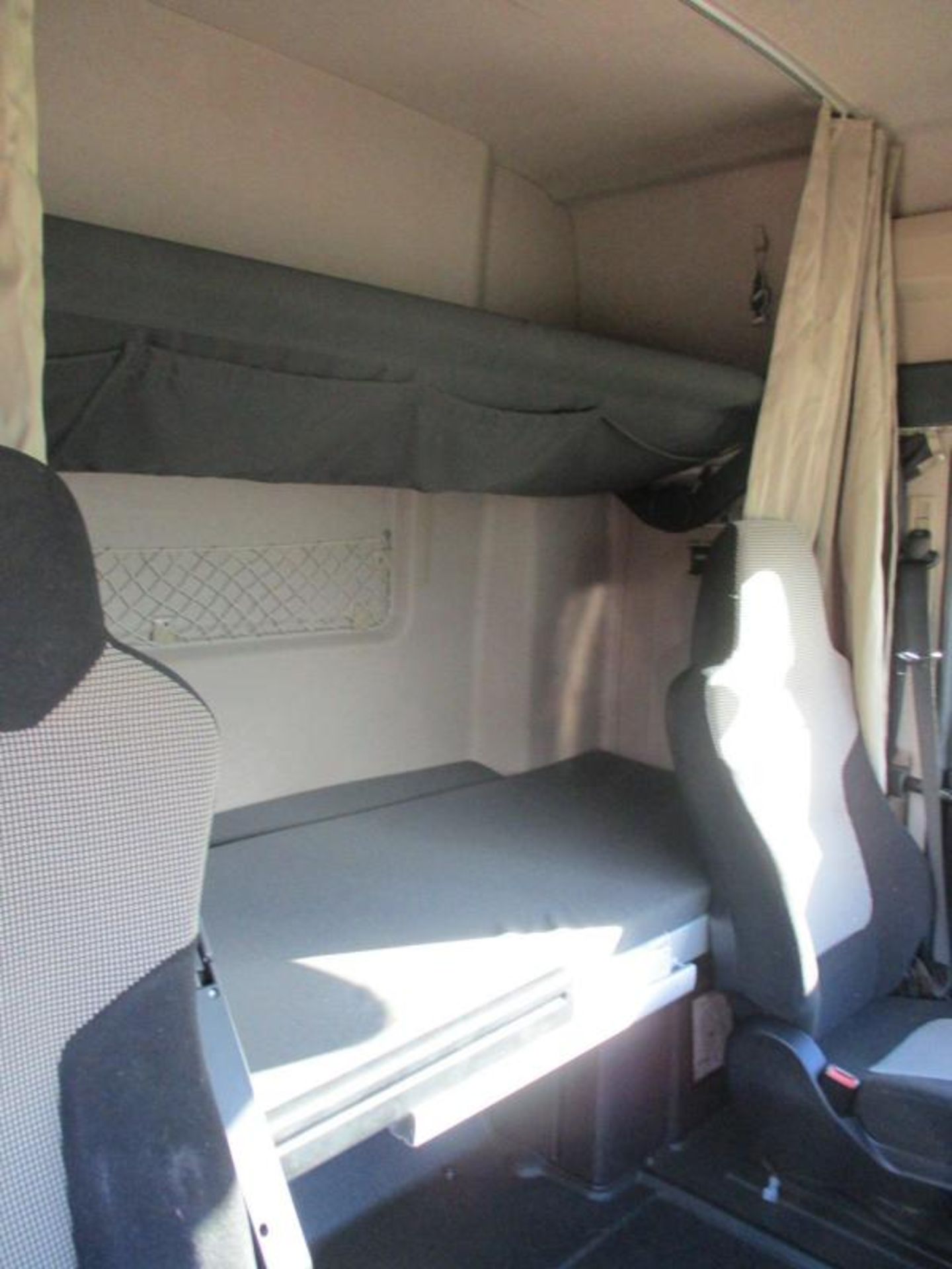 CLIMATE-CONTROLLED CABIN: MAN TGX 460 XXL WITH AIR CON AND HEATED SEAT - Image 5 of 23