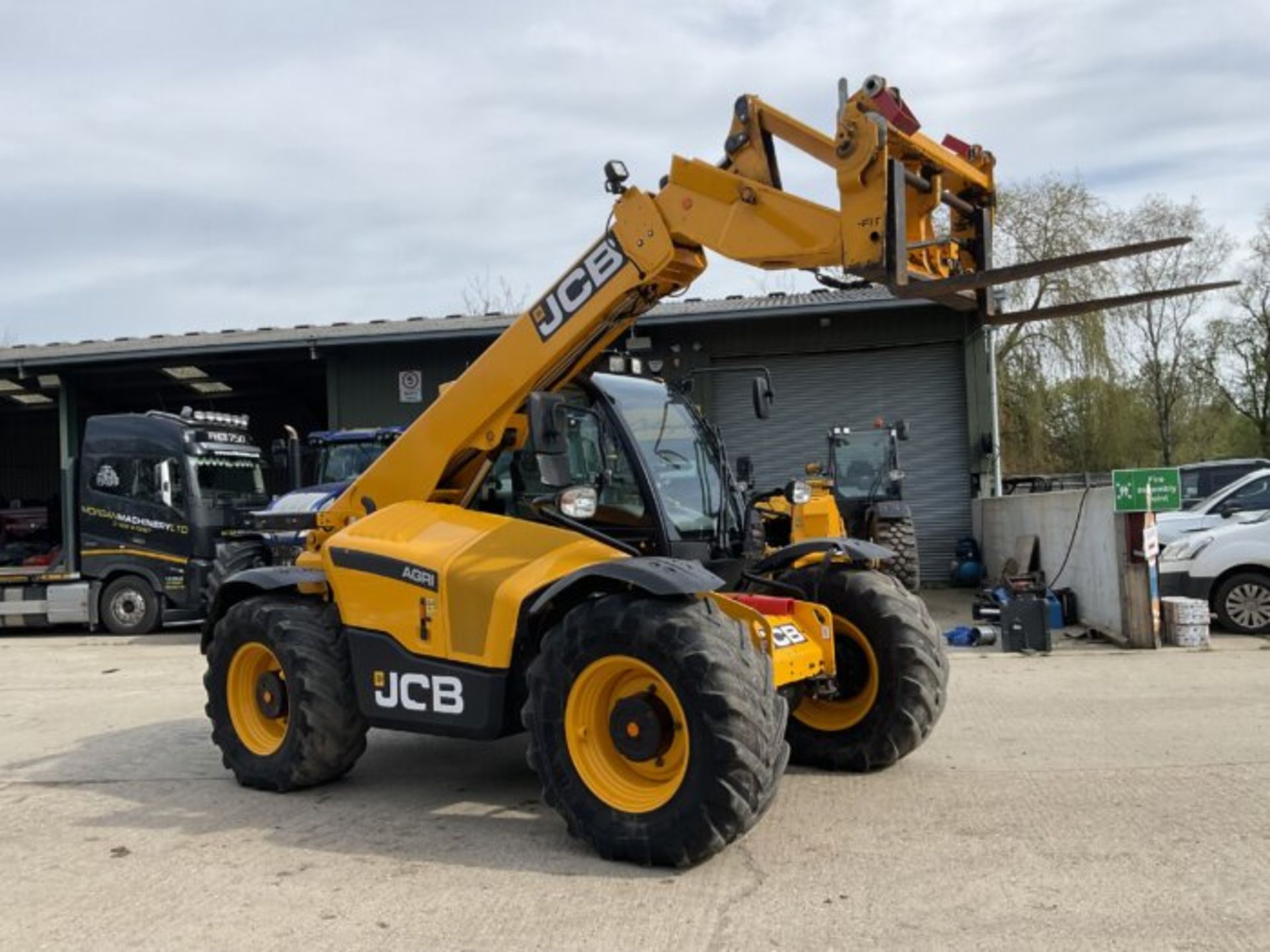 JCB 532-60 AGRI TELEHANDLER WITH PALLET FORKS - Image 4 of 11