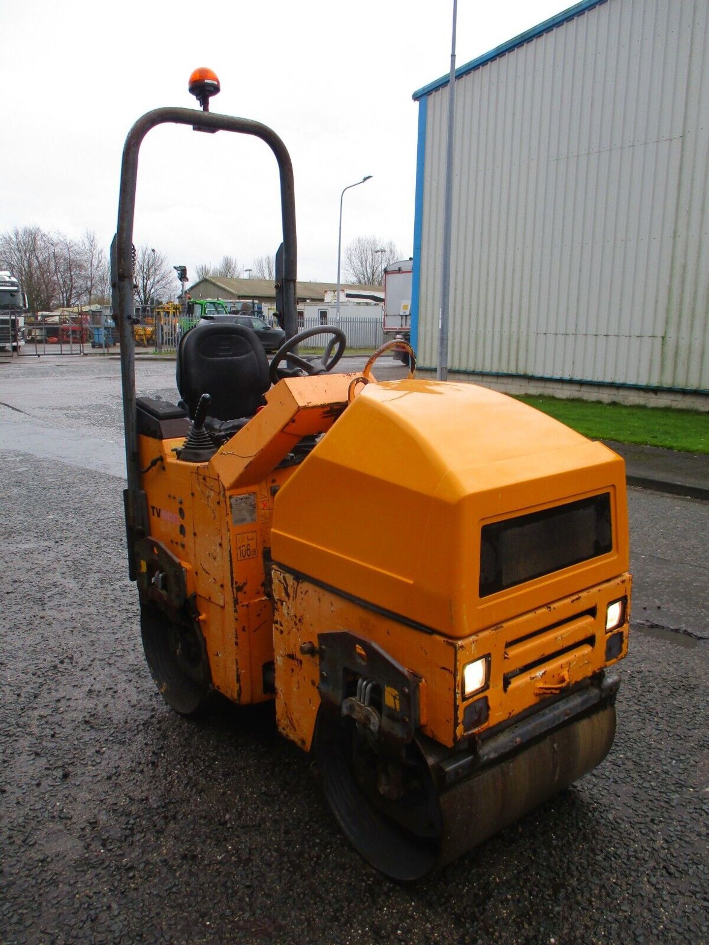 COMPACT TEREX TV800: KUBOTA ENGINE, VIBRATING ROLLER - Image 6 of 9