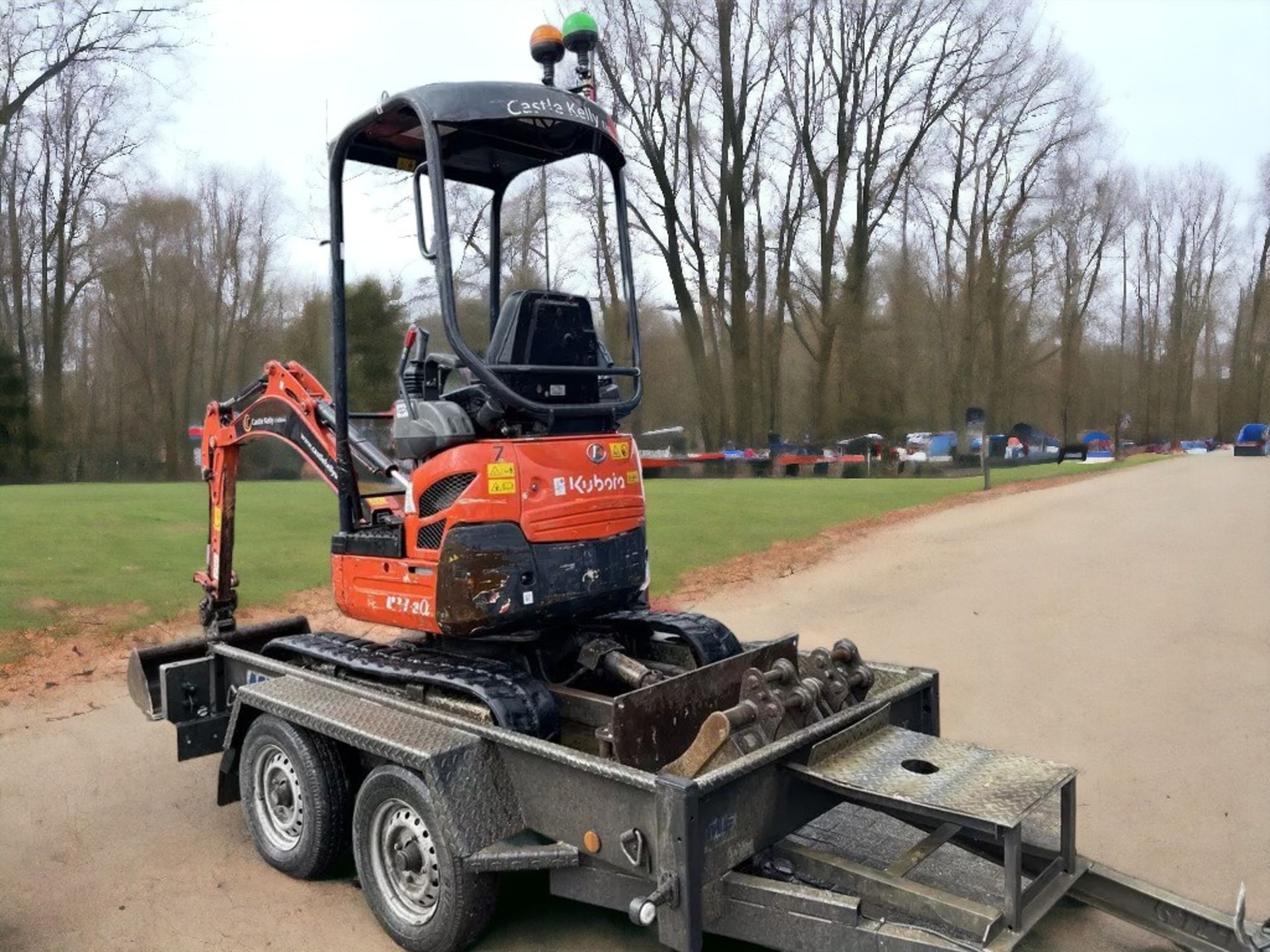 KUBOTA U17-3 MINI EXCAVATOR WITH M&E 2.7T PLANT TRAILER - Image 9 of 13