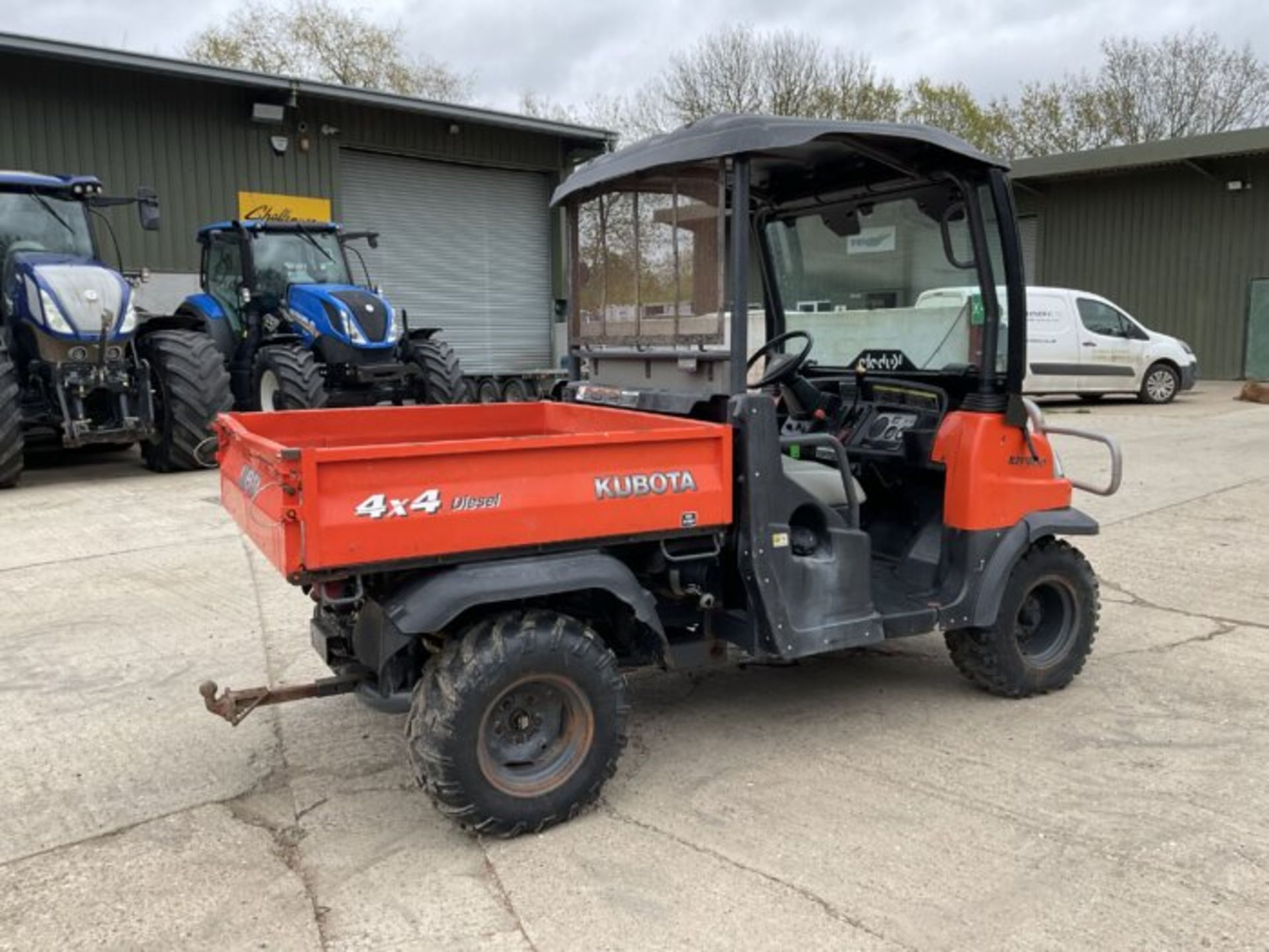 KUBOTA RTV900 4X4 DIESEL UTILITY VEHICLE - Image 5 of 9