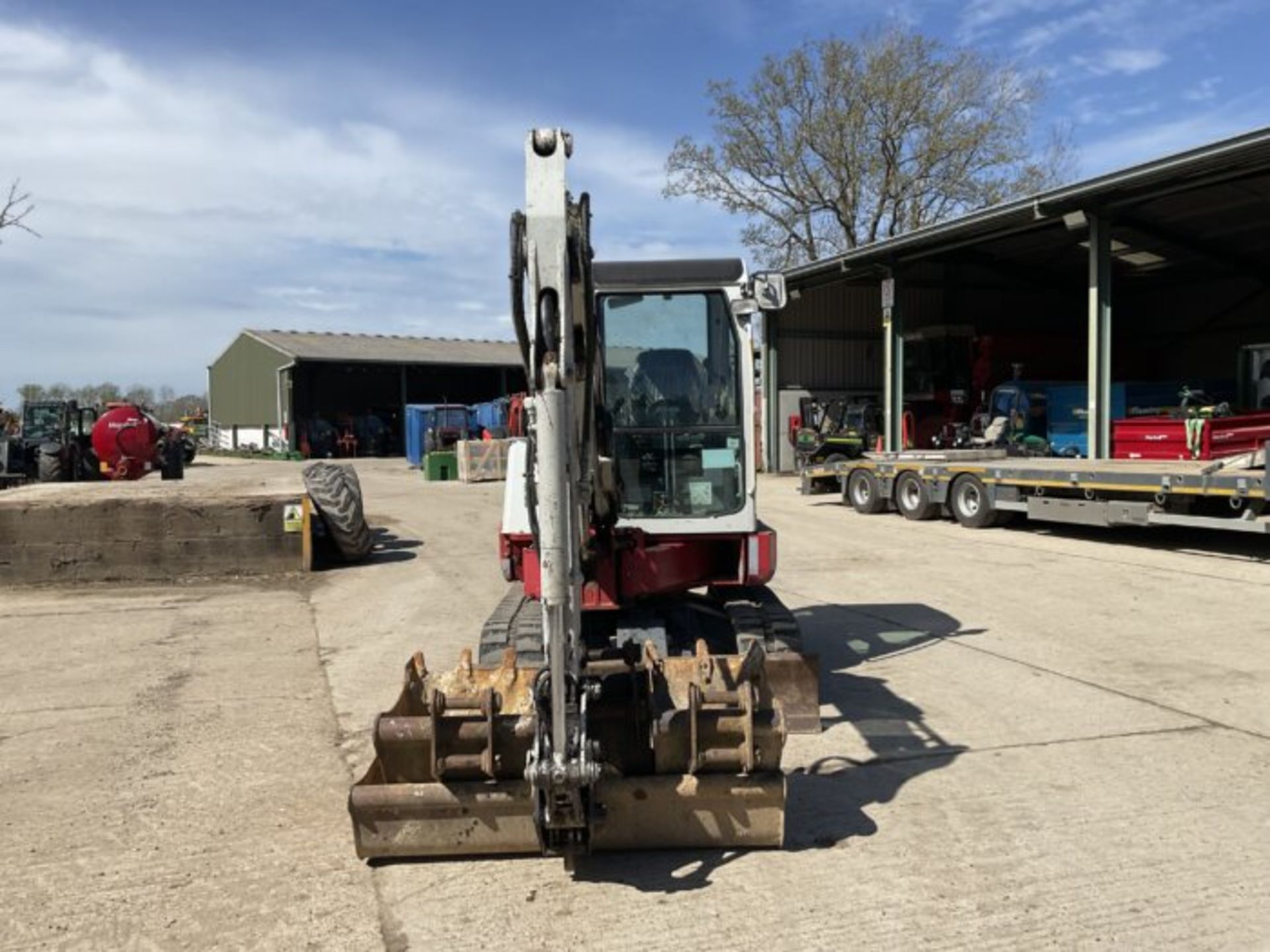 TAKEUCHI TB138FR MINI EXCAVATOR WITH FRONT BLADE, RUBBER TRACKS - Image 8 of 10