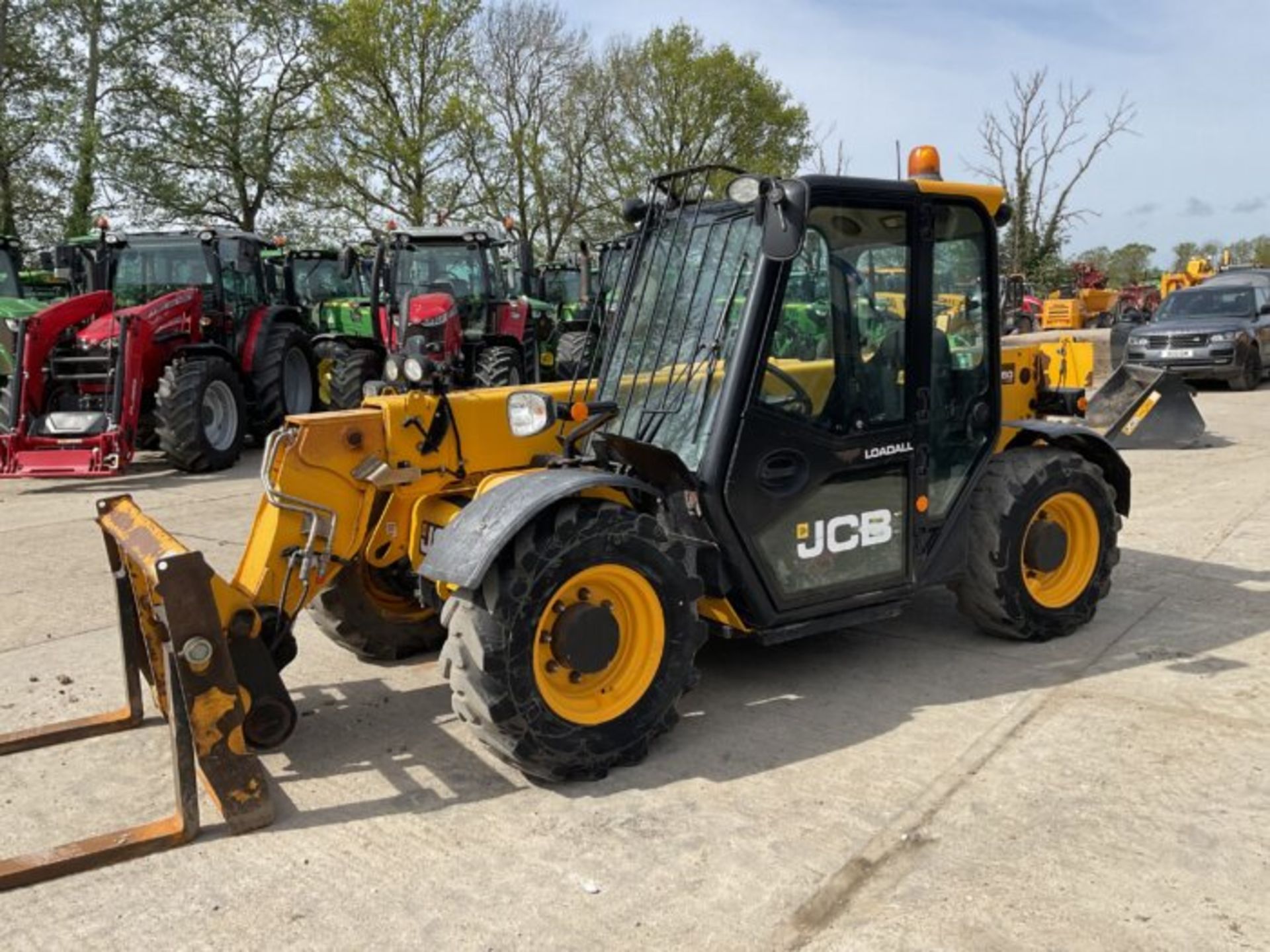 JCB 525-60 AGRI PLUS LOADALL WITH PALLET FORKS - Image 2 of 10