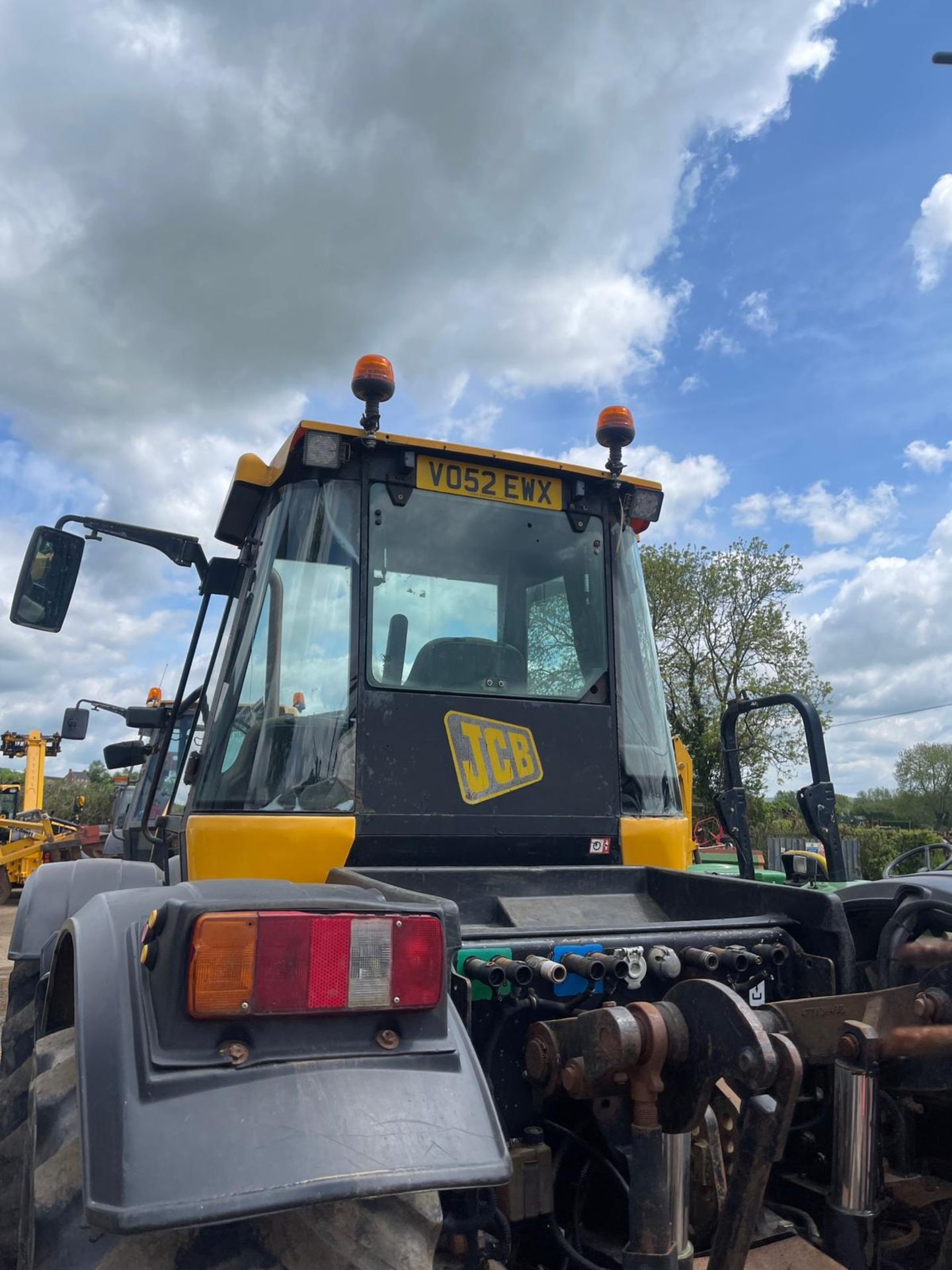 JCB FASTRAC 2135 TRACTOR - Image 6 of 14