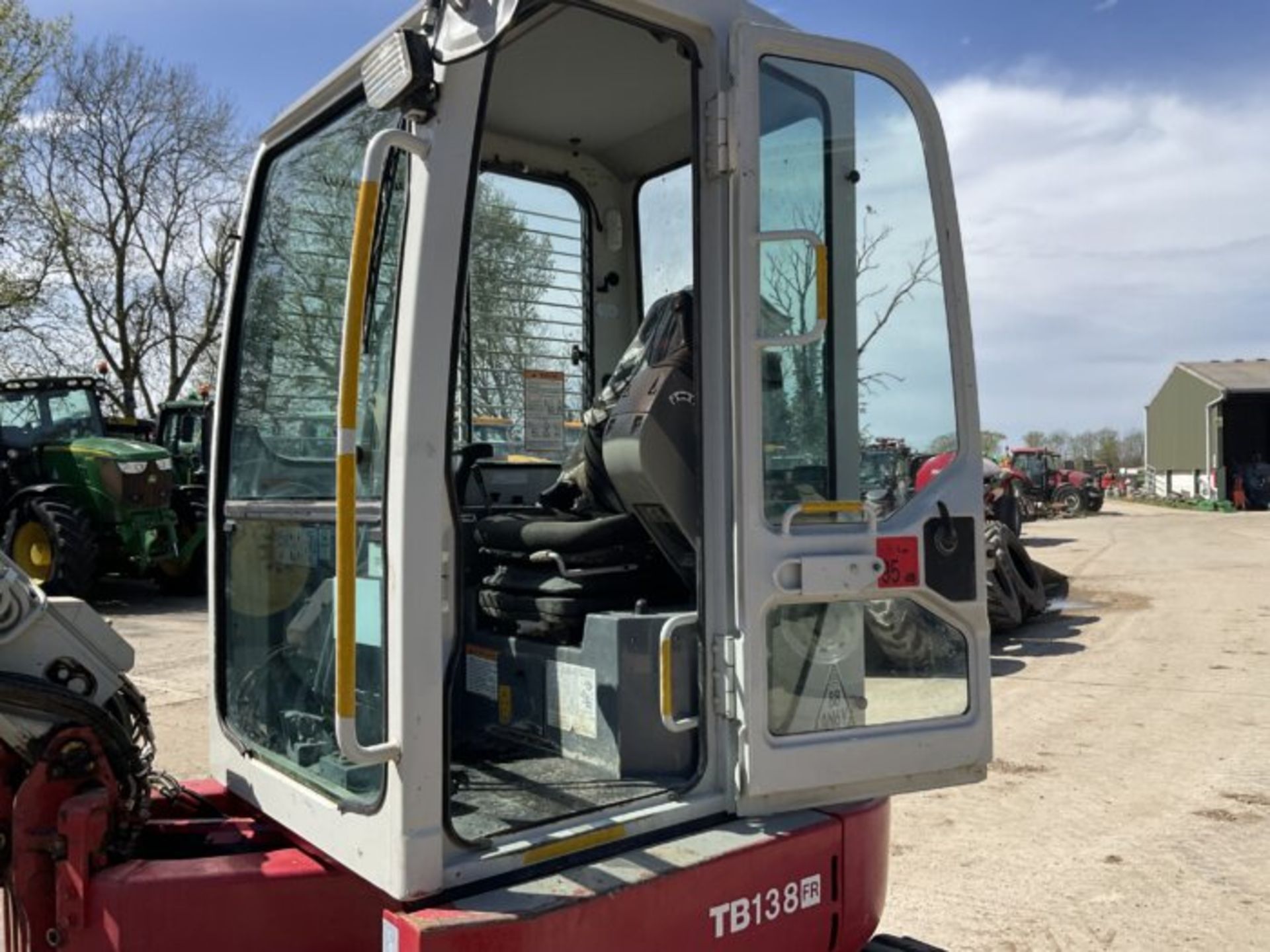 TAKEUCHI TB138FR MINI EXCAVATOR WITH FRONT BLADE, RUBBER TRACKS - Image 2 of 10