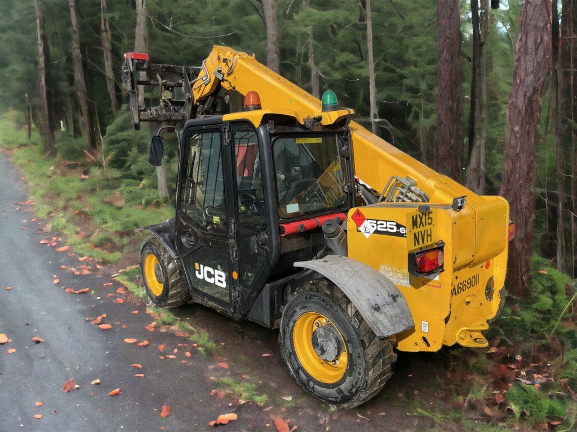 EFFICIENT HANDLING: 2015 JCB 525-60 TELEHANDLER - ONLY 3432 HOURS - Image 2 of 11