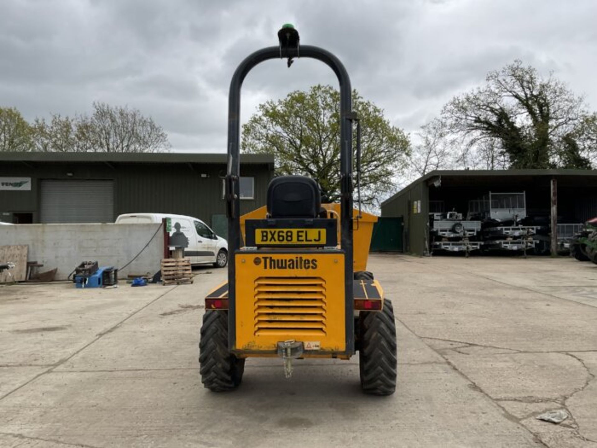 THWAITES MACH 573: POWERFUL 3-TON SWIVEL TIP DUMPER - Image 7 of 9