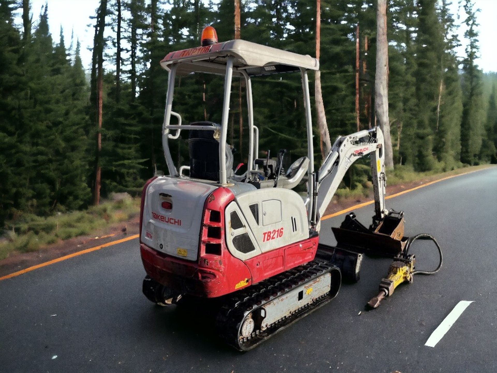 2017 TAKEUCHI TB216 MINI EXCAVATOR - VERSATILE, RELIABLE, AND READY FOR ACTION - Bild 2 aus 11