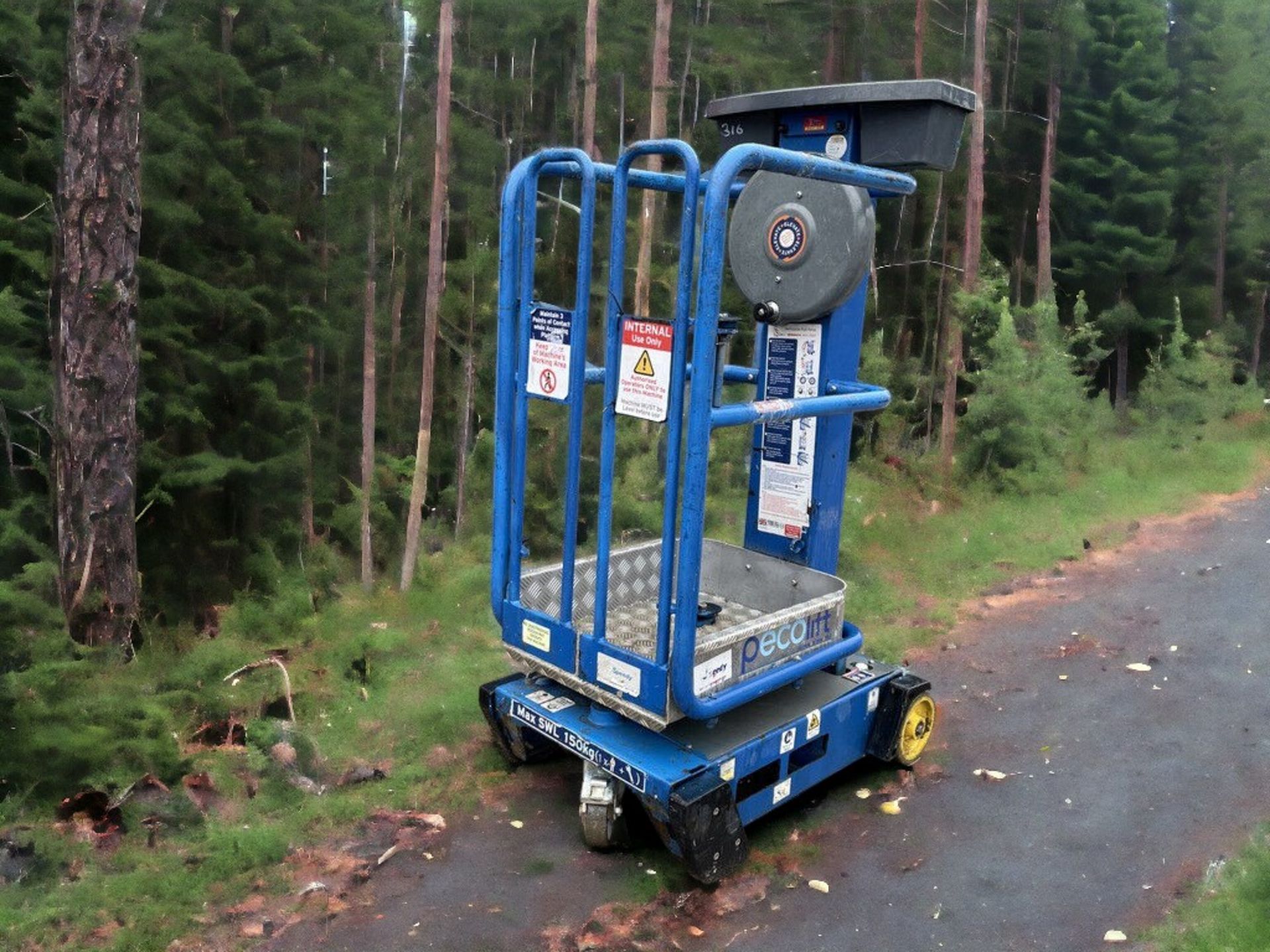 2014 POWER TOWER PECOLIFT PUSH AROUND LIFT - Image 3 of 9