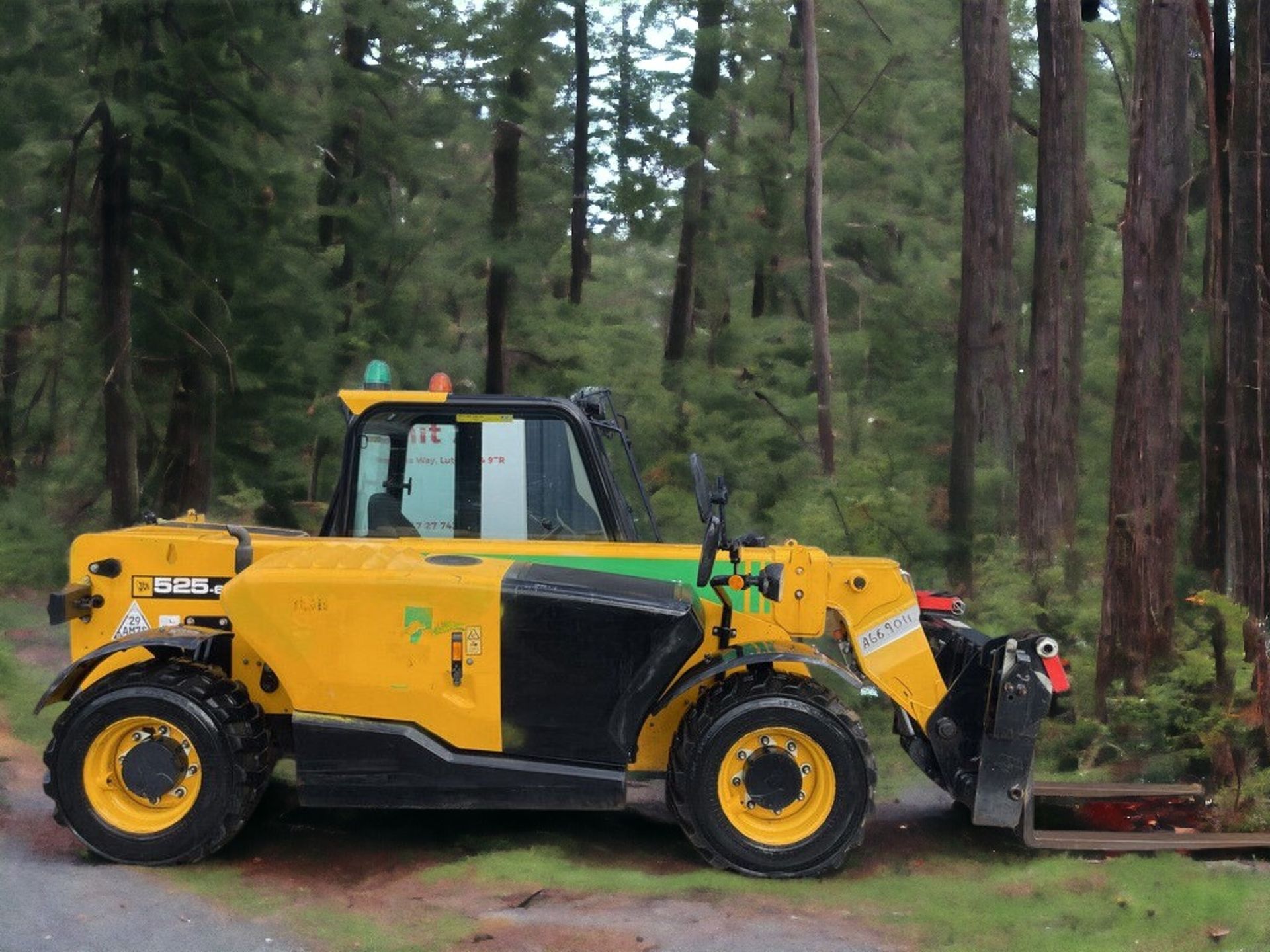 EFFICIENT HANDLING: 2015 JCB 525-60 TELEHANDLER - ONLY 3432 HOURS - Image 3 of 11