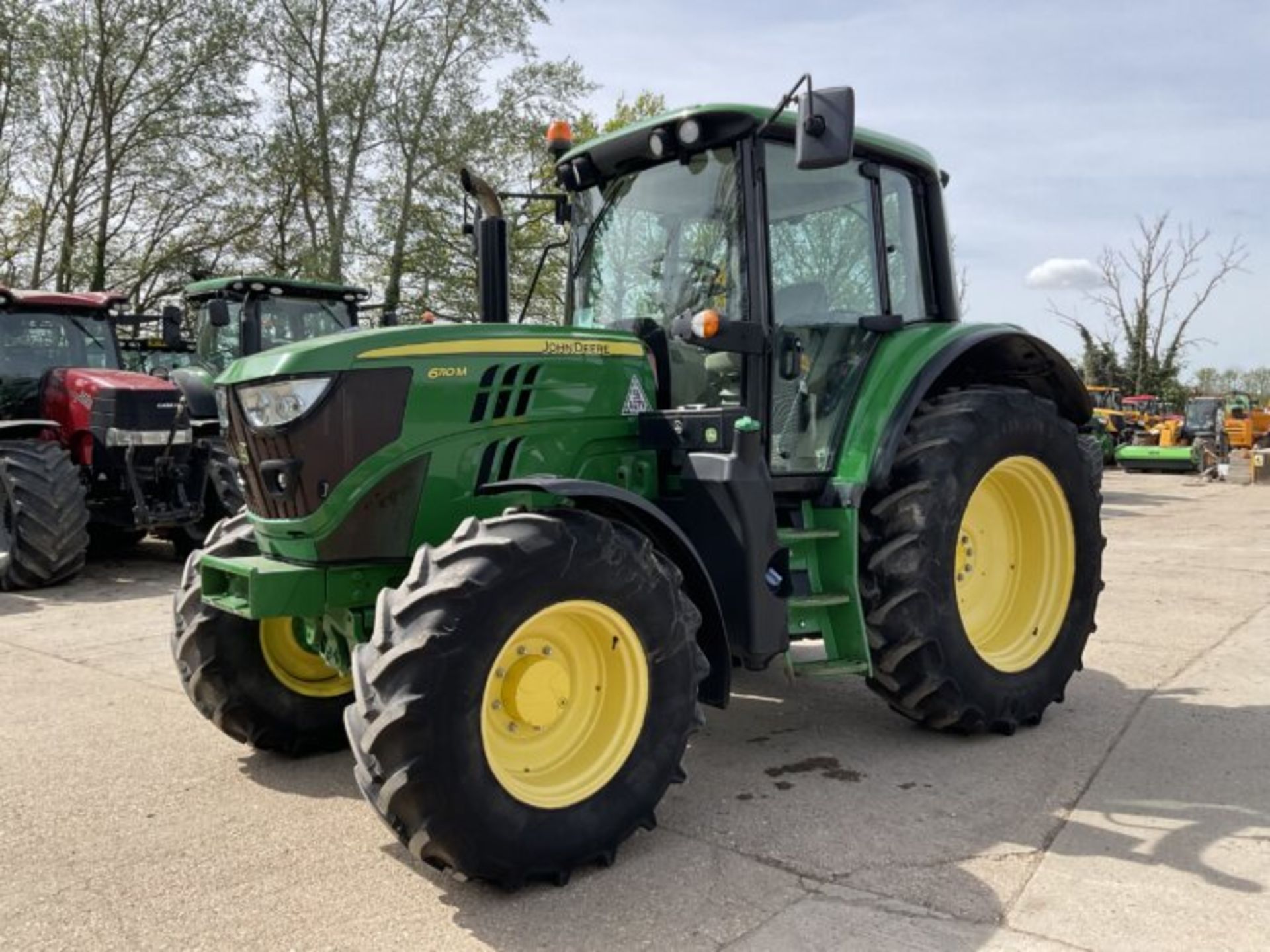 JOHN DEERE 6110M TRACTOR - Bild 2 aus 12