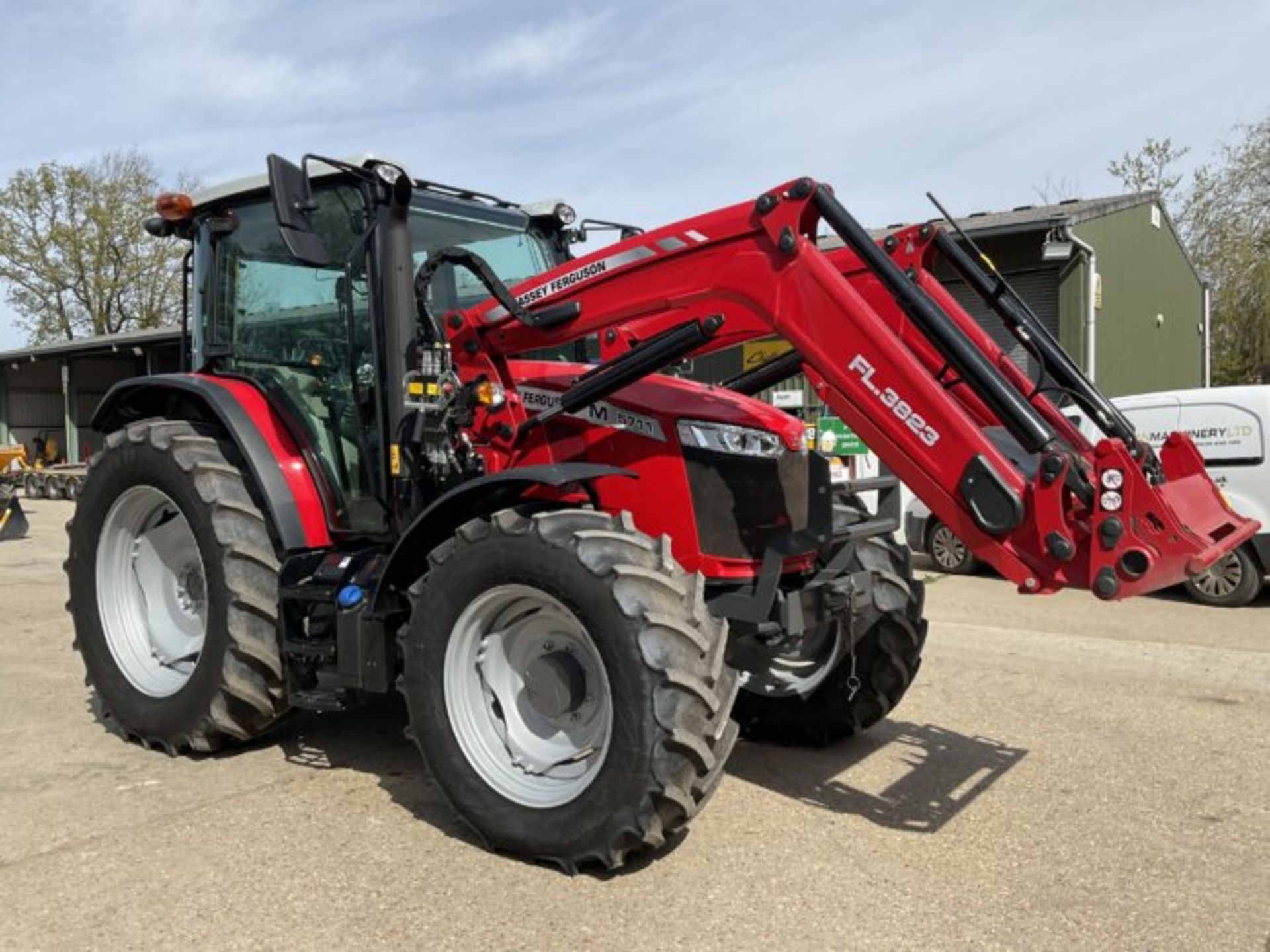 MASSEY FERGUSON 5711M TRACTOR WITH MASSEY FERGUSON FL.3823 LOADER - Image 3 of 10