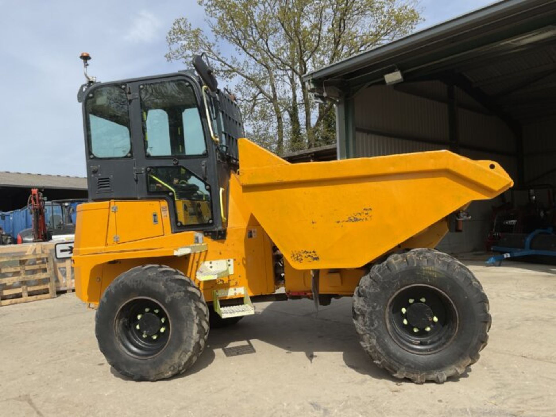 THWAITES MACH 2190 9-TON STRAIGHT TIP DUMPER - Image 5 of 9