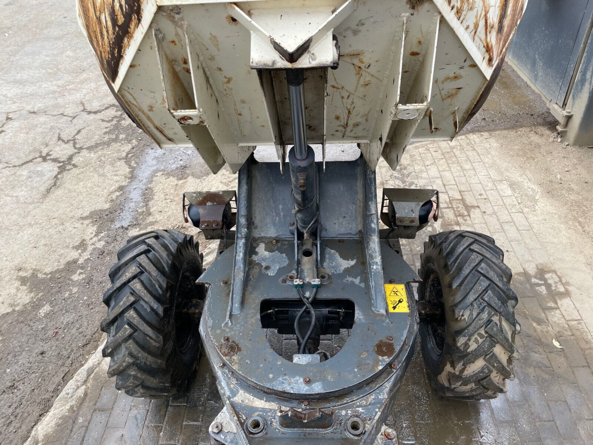 "EFFICIENT MATERIAL HANDLING: 2014 TEREX TA3S 3 TON SWIVEL DUMPER - Image 6 of 13