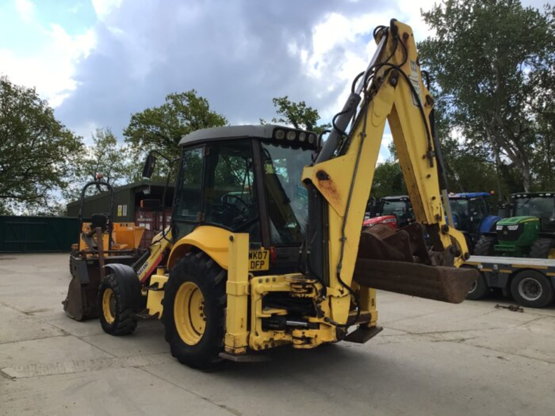 NEW HOLLAND B110 BACKHOE LOADER - Image 2 of 11