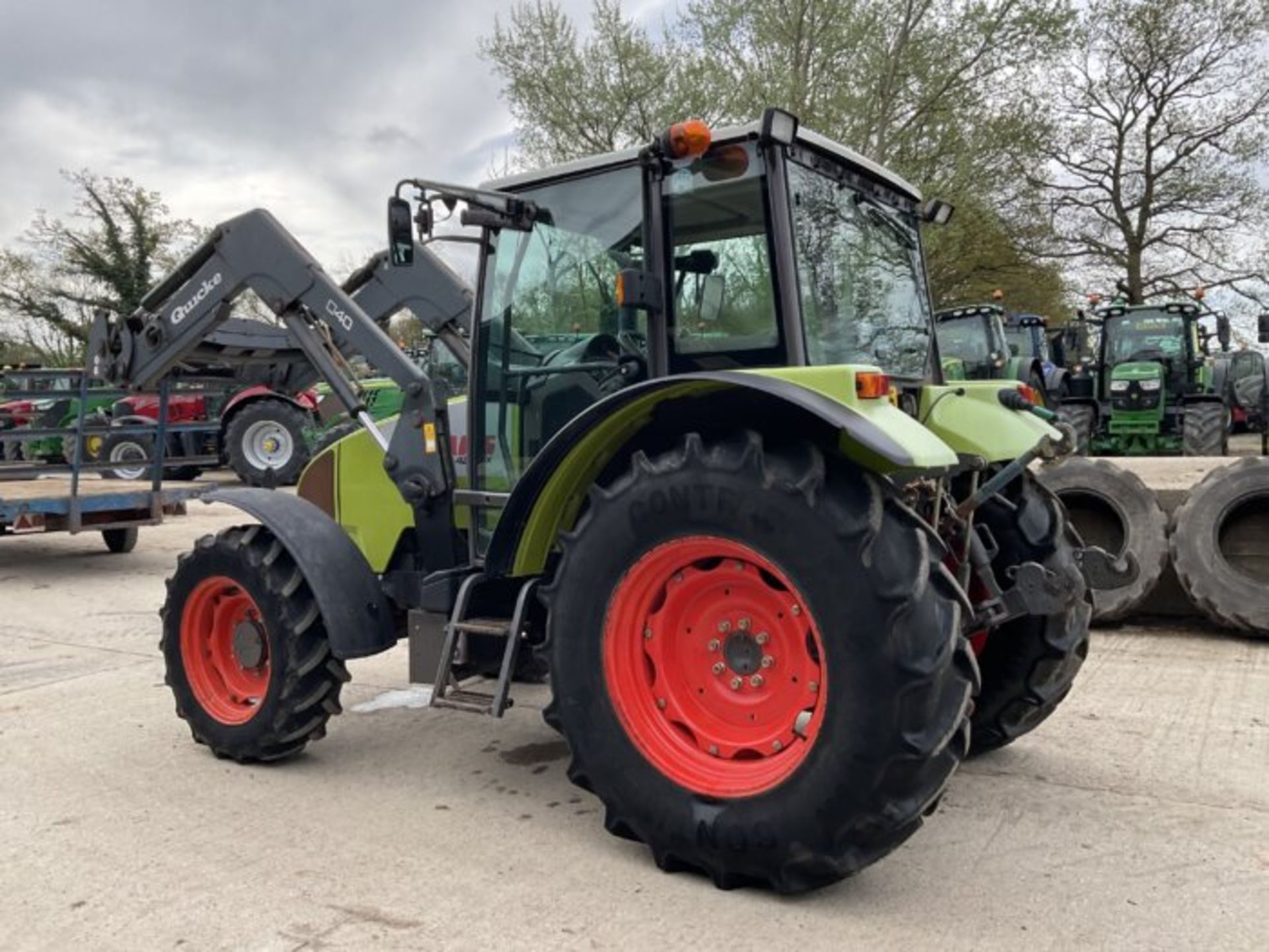 CLAAS CELTIS 426RX TRACTOR WITH QUICKE Q40 LOADER - Image 7 of 8