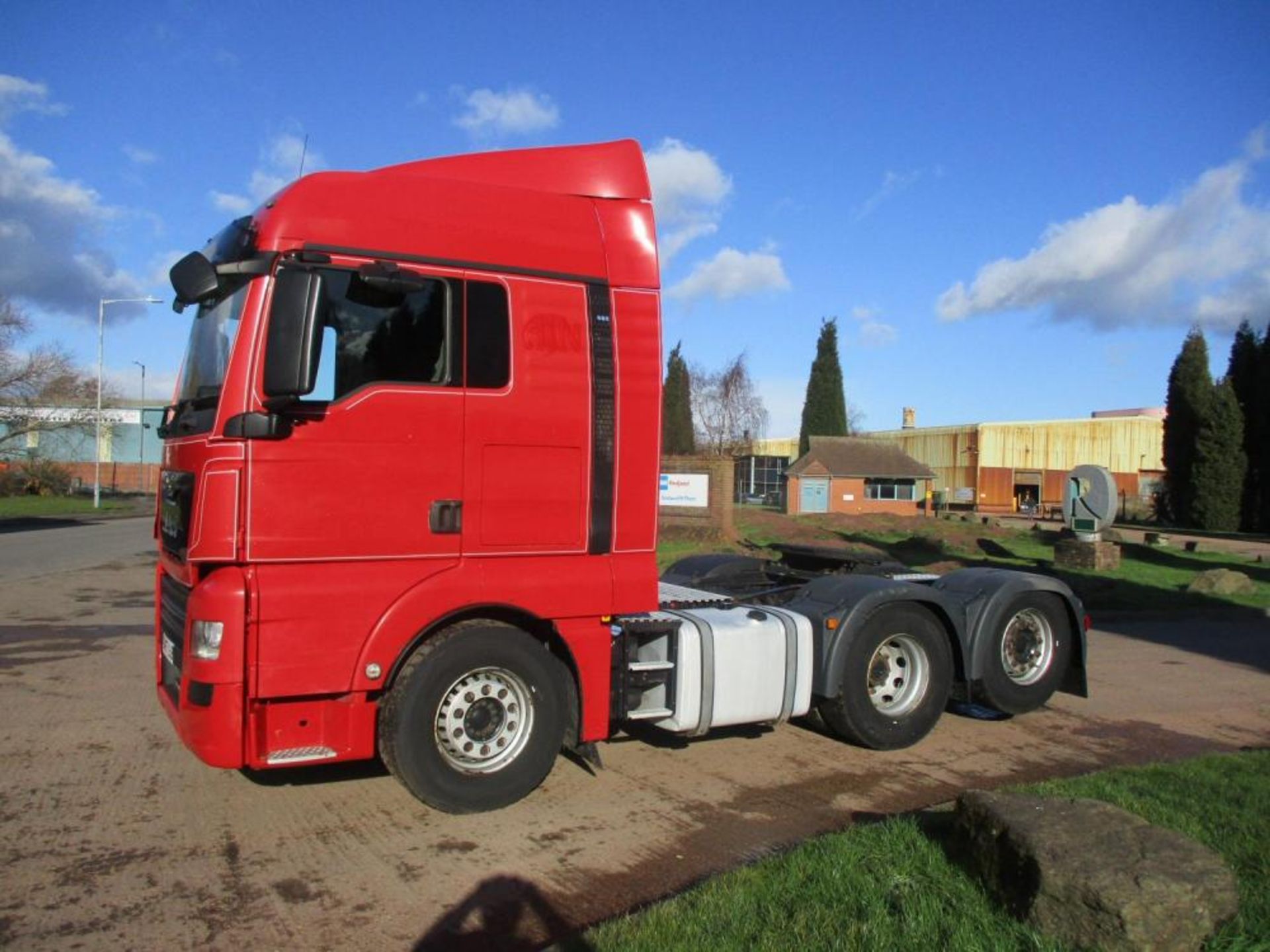 CLIMATE-CONTROLLED CABIN: MAN TGX 460 XXL WITH AIR CON AND HEATED SEAT - Image 22 of 23