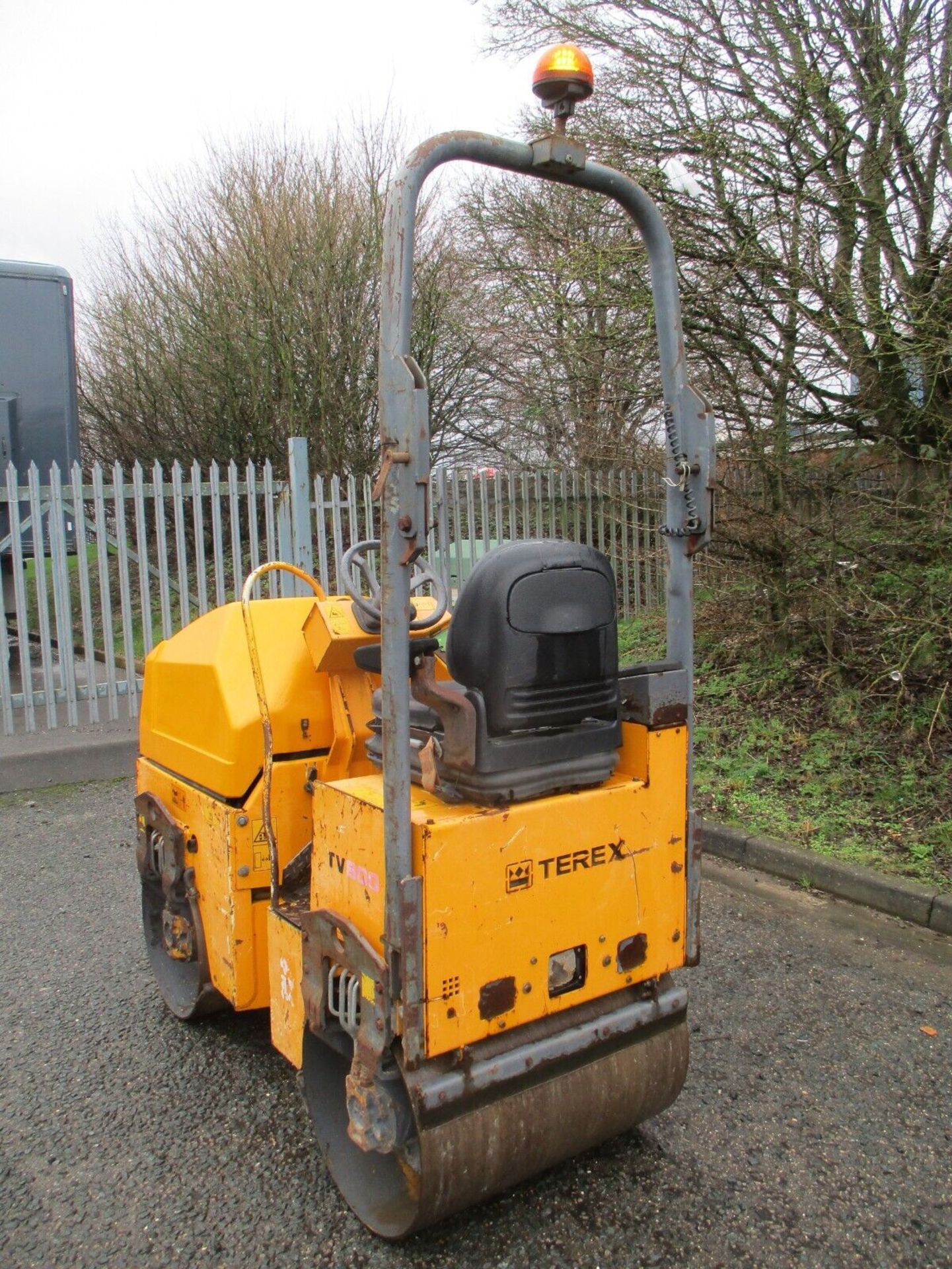 COMPACT TEREX TV800: KUBOTA ENGINE, VIBRATING ROLLER - Image 4 of 9