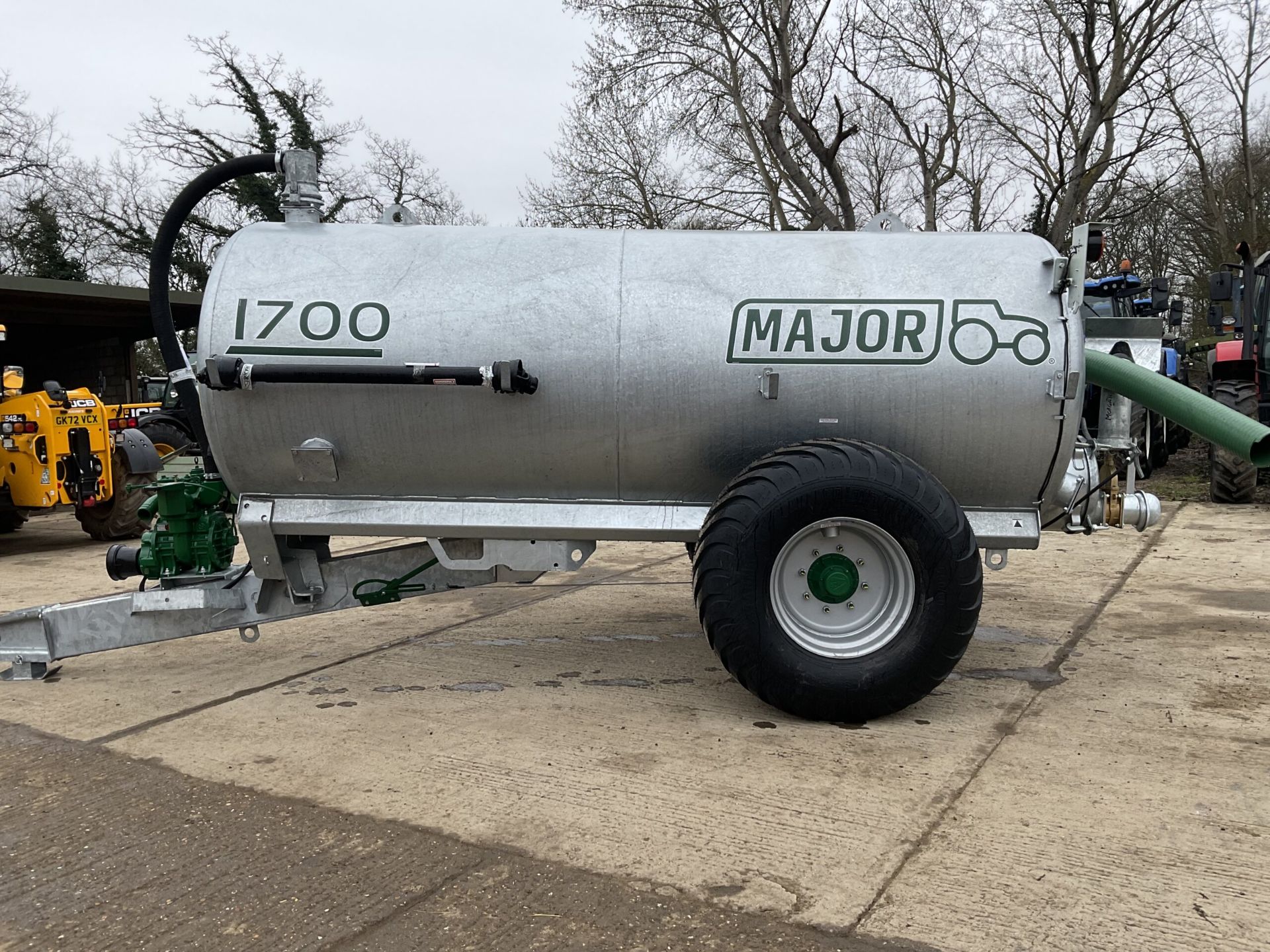 MAJOR 1700 GALLON VACUUM TANKER - Image 5 of 8