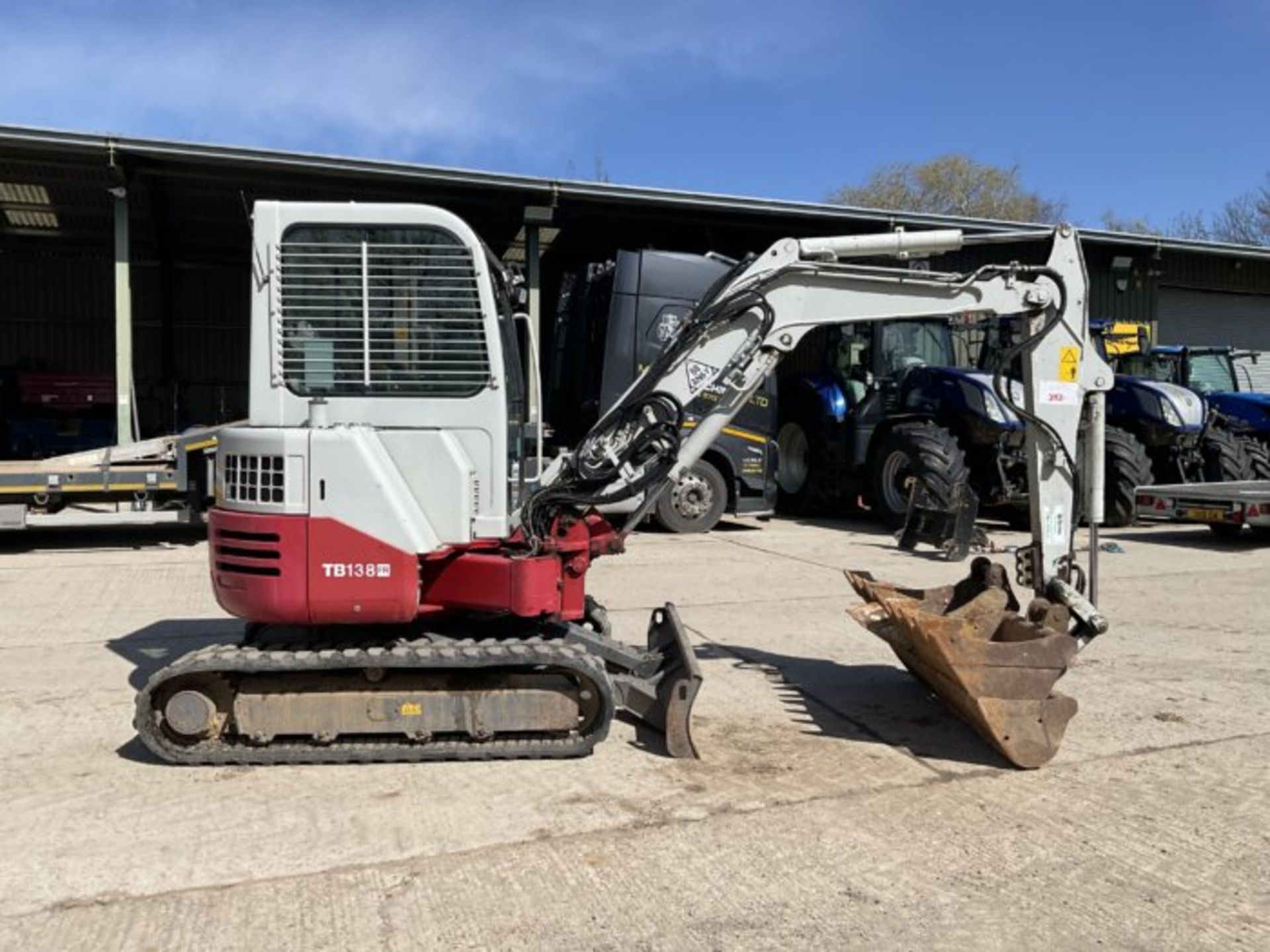 TAKEUCHI TB138FR MINI EXCAVATOR WITH FRONT BLADE, RUBBER TRACKS