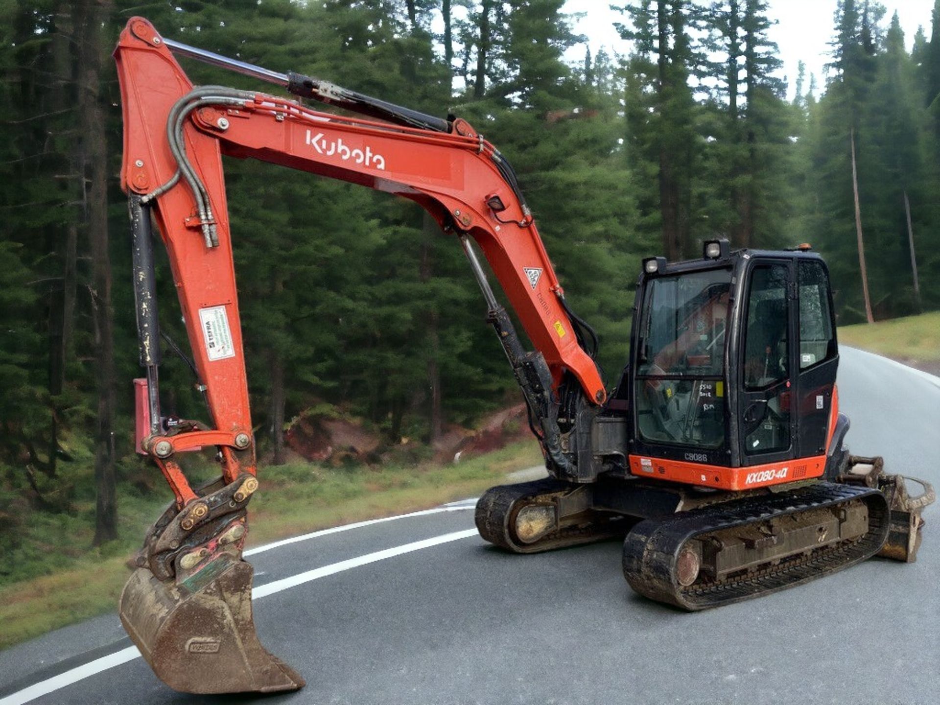 POWERFUL PERFORMANCE, LOW HOURS: 2018 KUBOTA KX080-4 MIDI EXCAVATOR - Image 3 of 12