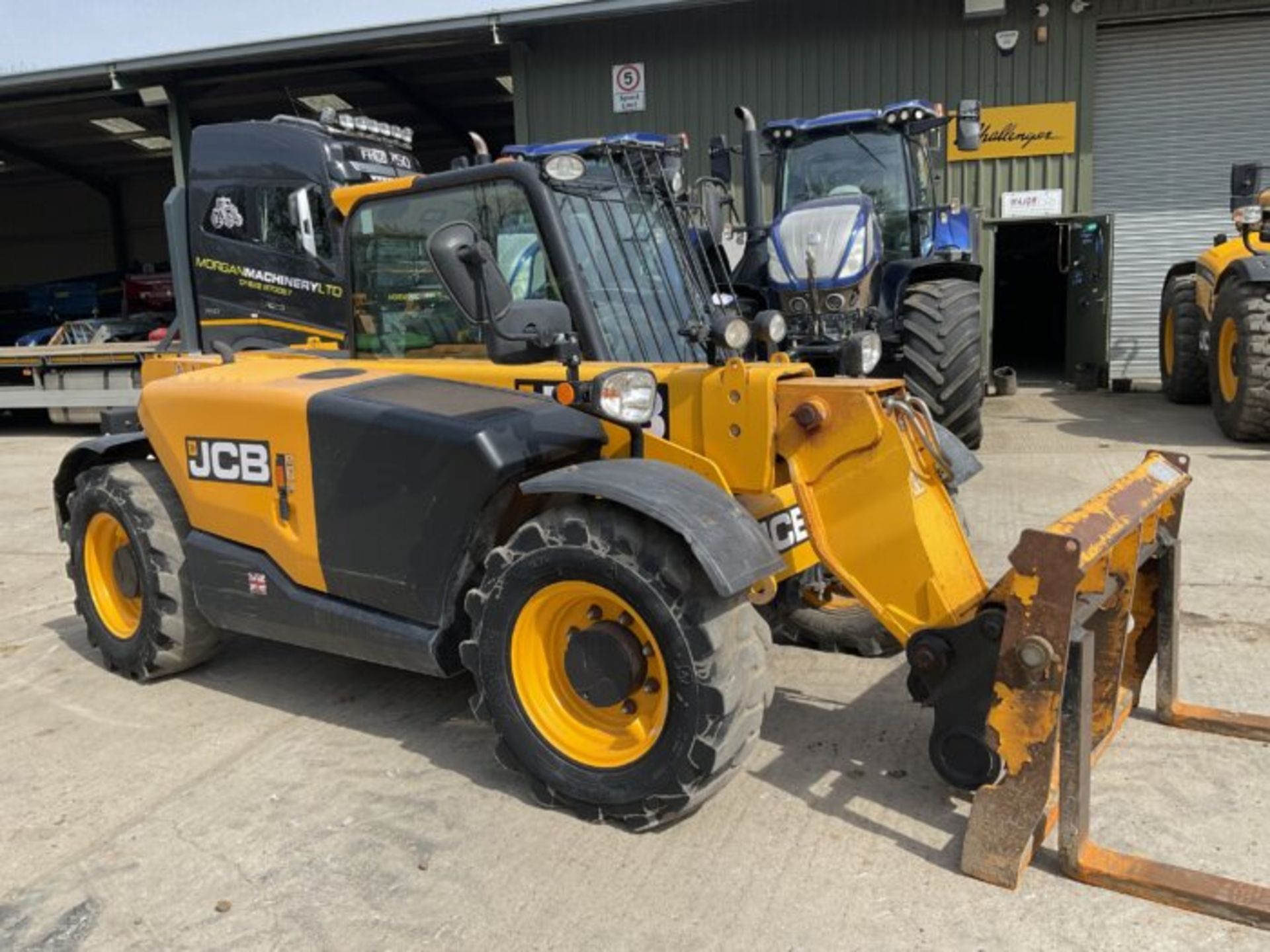 JCB 525-60 AGRI PLUS LOADALL WITH PALLET FORKS - Image 4 of 10