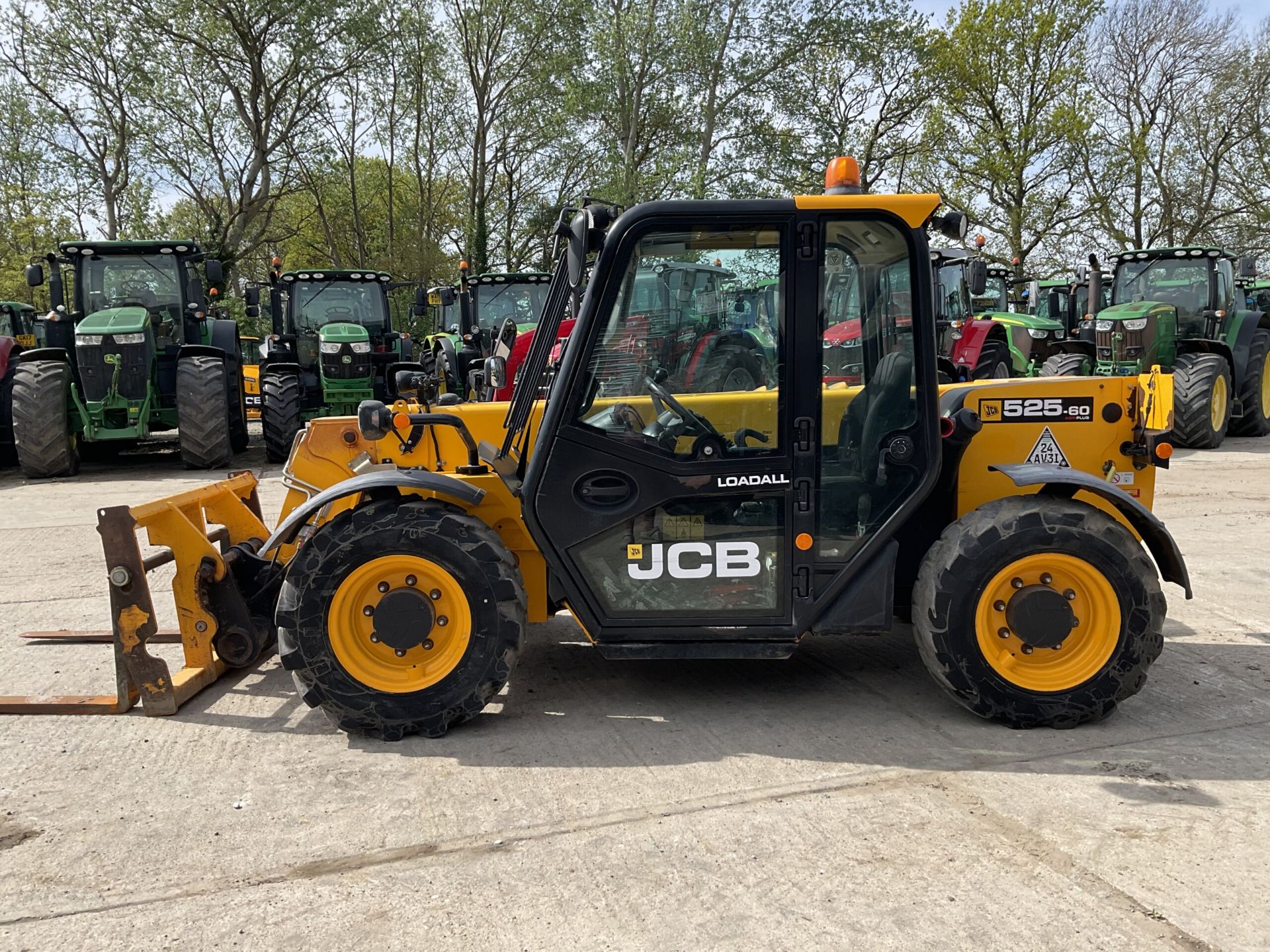 JCB 525-60 AGRI PLUS LOADALL WITH PALLET FORKS