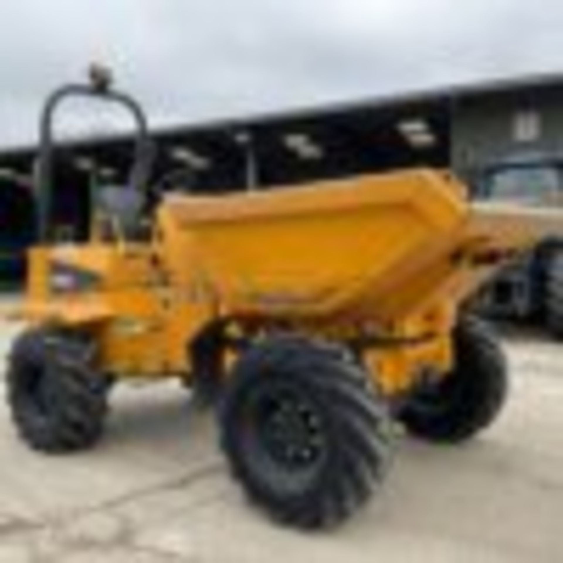 POWER AND PRECISION: THWAITES MACH 2062 6-TON SWIVEL TIP DUMPER - Image 5 of 9