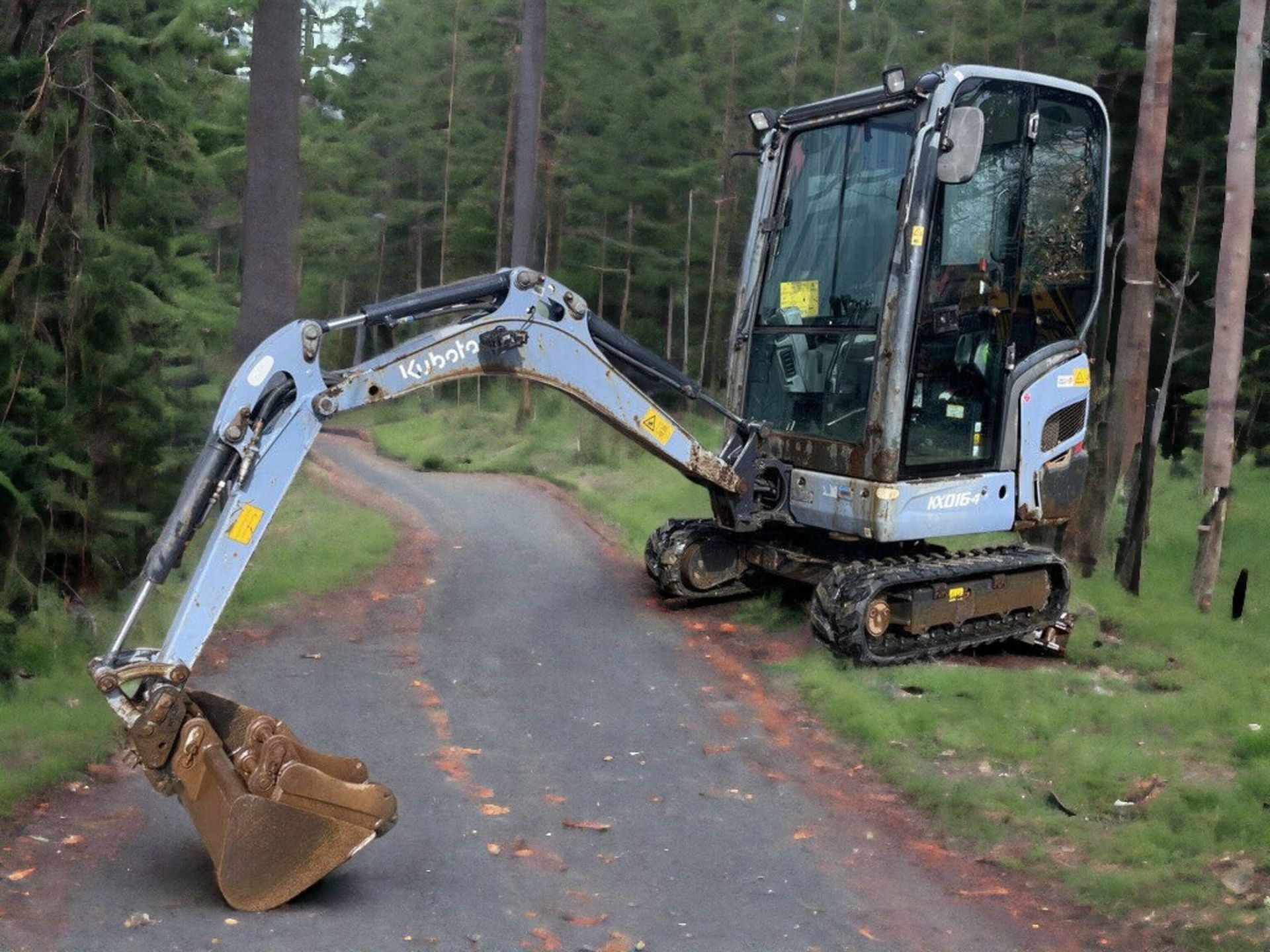 KUBOTA KX016-4 MINI EXCAVATOR - UNLEASH EFFICIENCY AND POWER! - Image 4 of 8