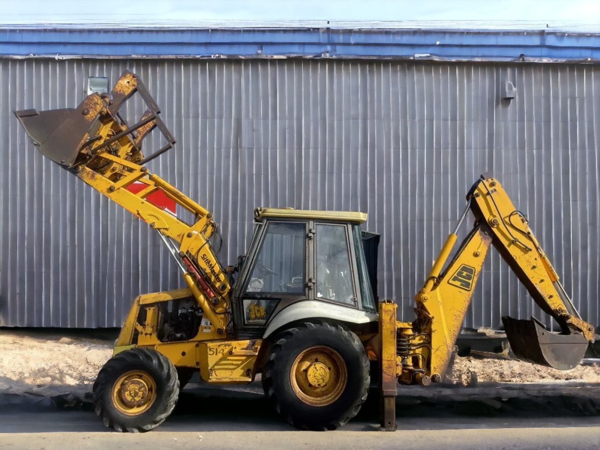 RELIABLE WORKHORSE: JCB 3CX SITEMASTER BACKHOE LOADER - Image 8 of 12