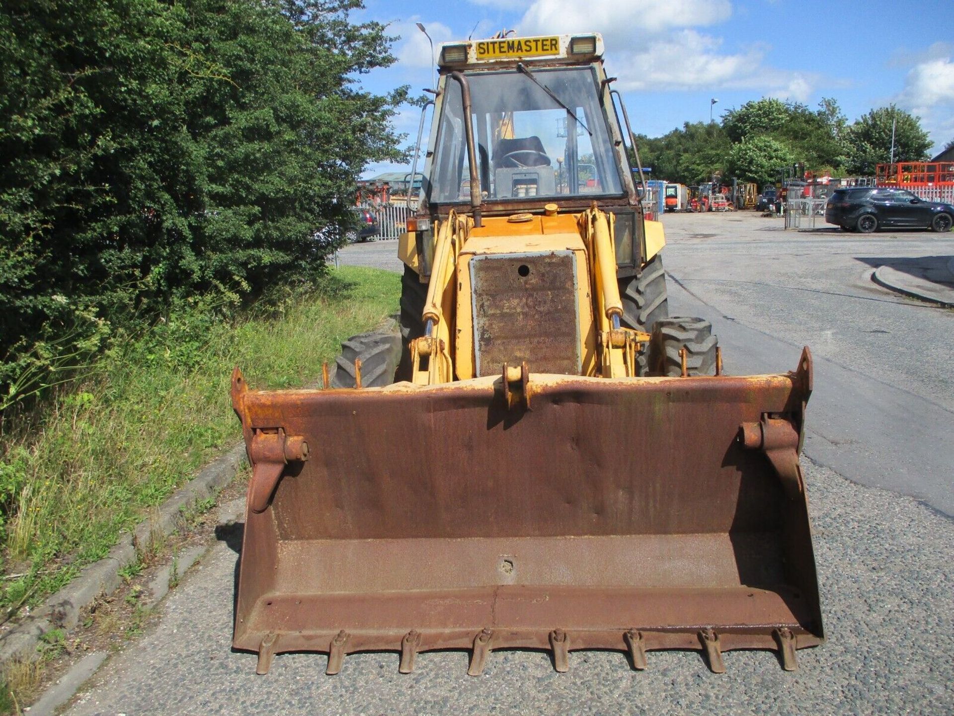 JCB 3CX: THE ULTIMATE 4X4 LOADER AND DIGGER - Bild 3 aus 15