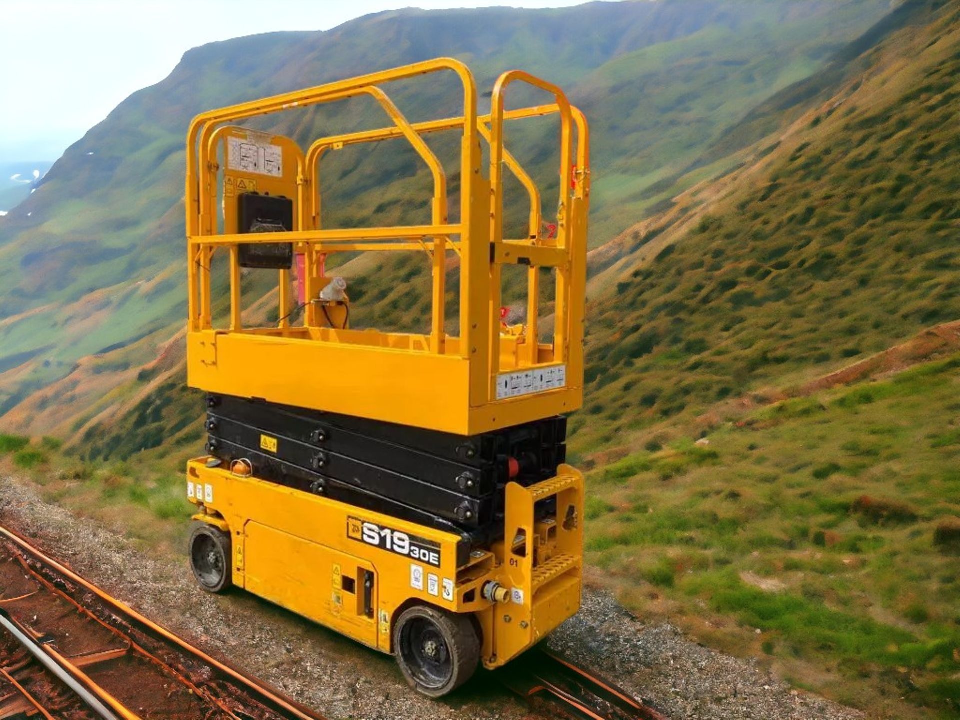 EFFICIENT AND RELIABLE JCB S1930E ELECTRIC SCISSOR LIFT