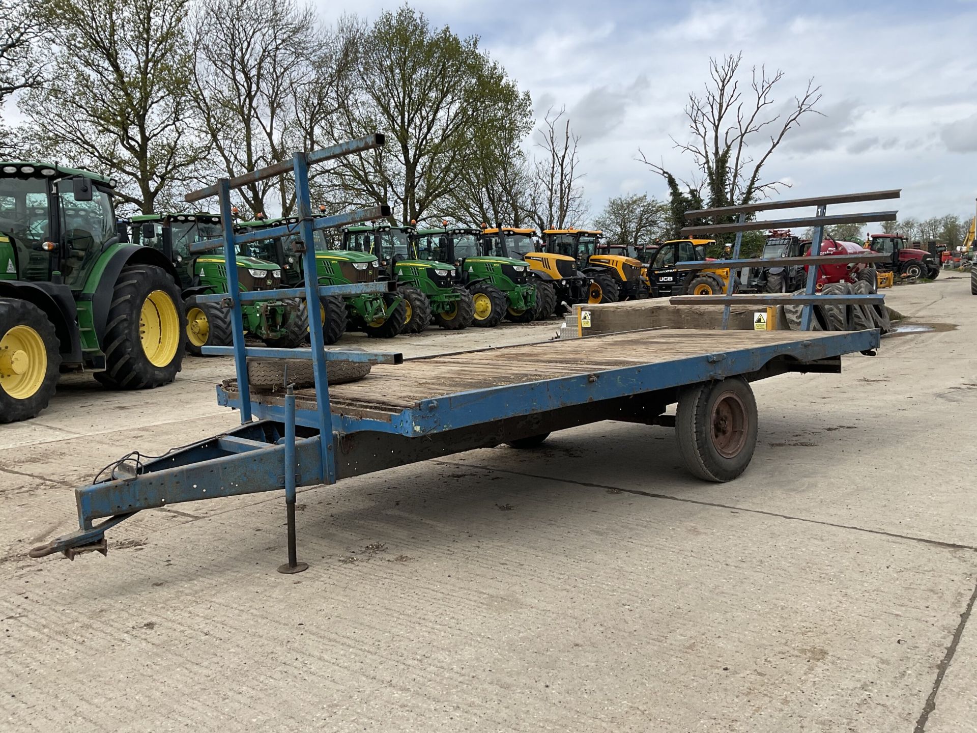 EFFORTLESS HAULING: 16FT BALE TRAILER