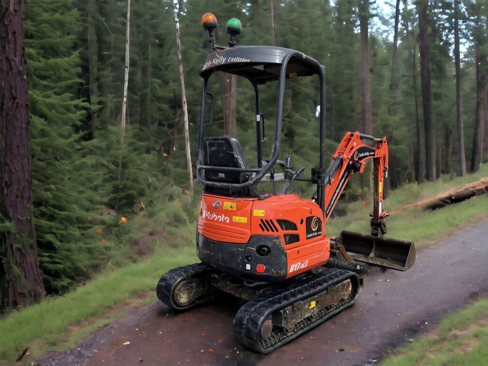 DISCOVER EFFICIENCY WITH THE KUBOTA U17-3 MINI EXCAVATOR! - Image 2 of 12