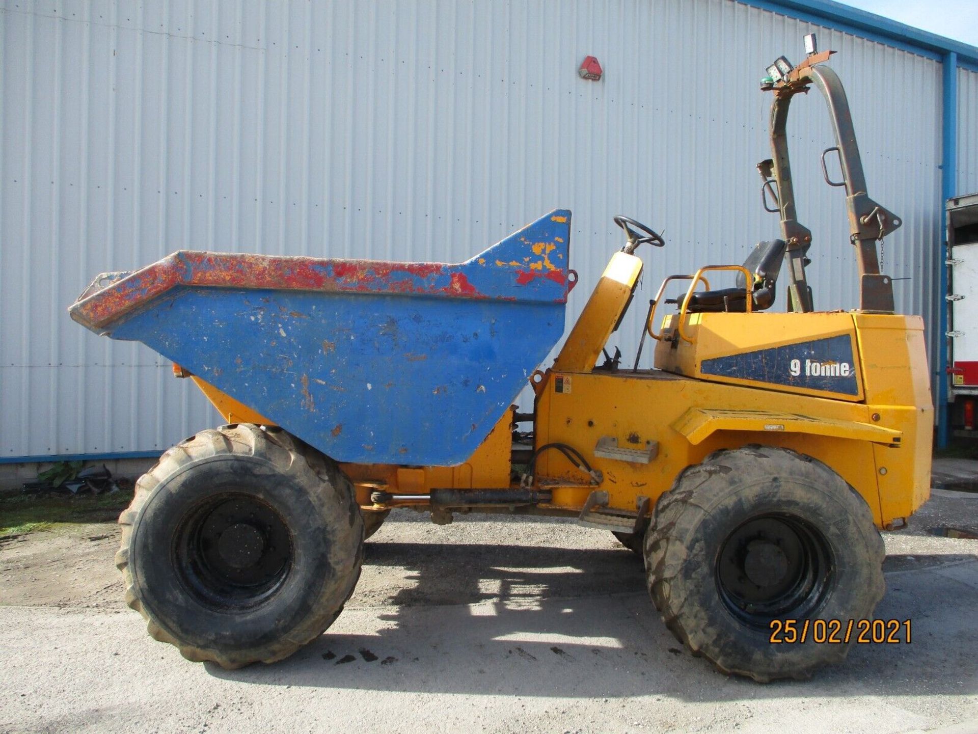 YEAR 2009 THWAITES 9 TON DUMPER - Image 2 of 13