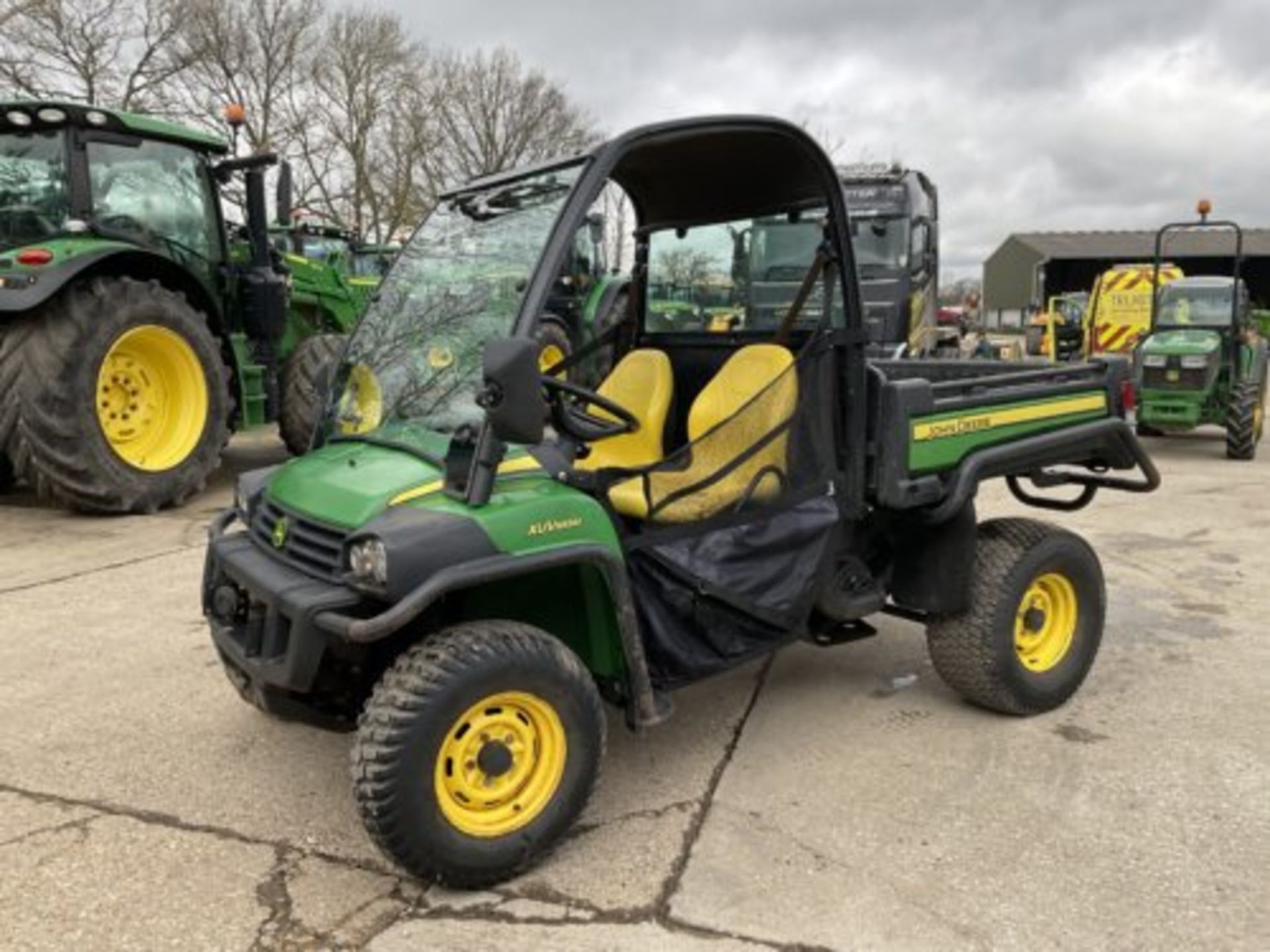 2425 HOURS. YEAR 2018 JOHN DEERE XUV855M - Image 2 of 9