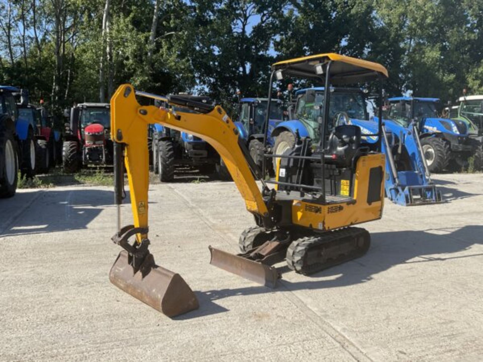 2019 JCB 15C-1 - Image 7 of 8