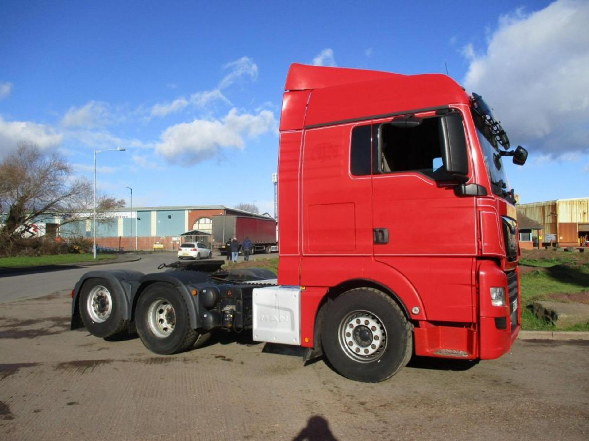 CLIMATE-CONTROLLED CABIN: MAN TGX 460 XXL WITH AIR CON AND HEATED SEAT - Image 8 of 23