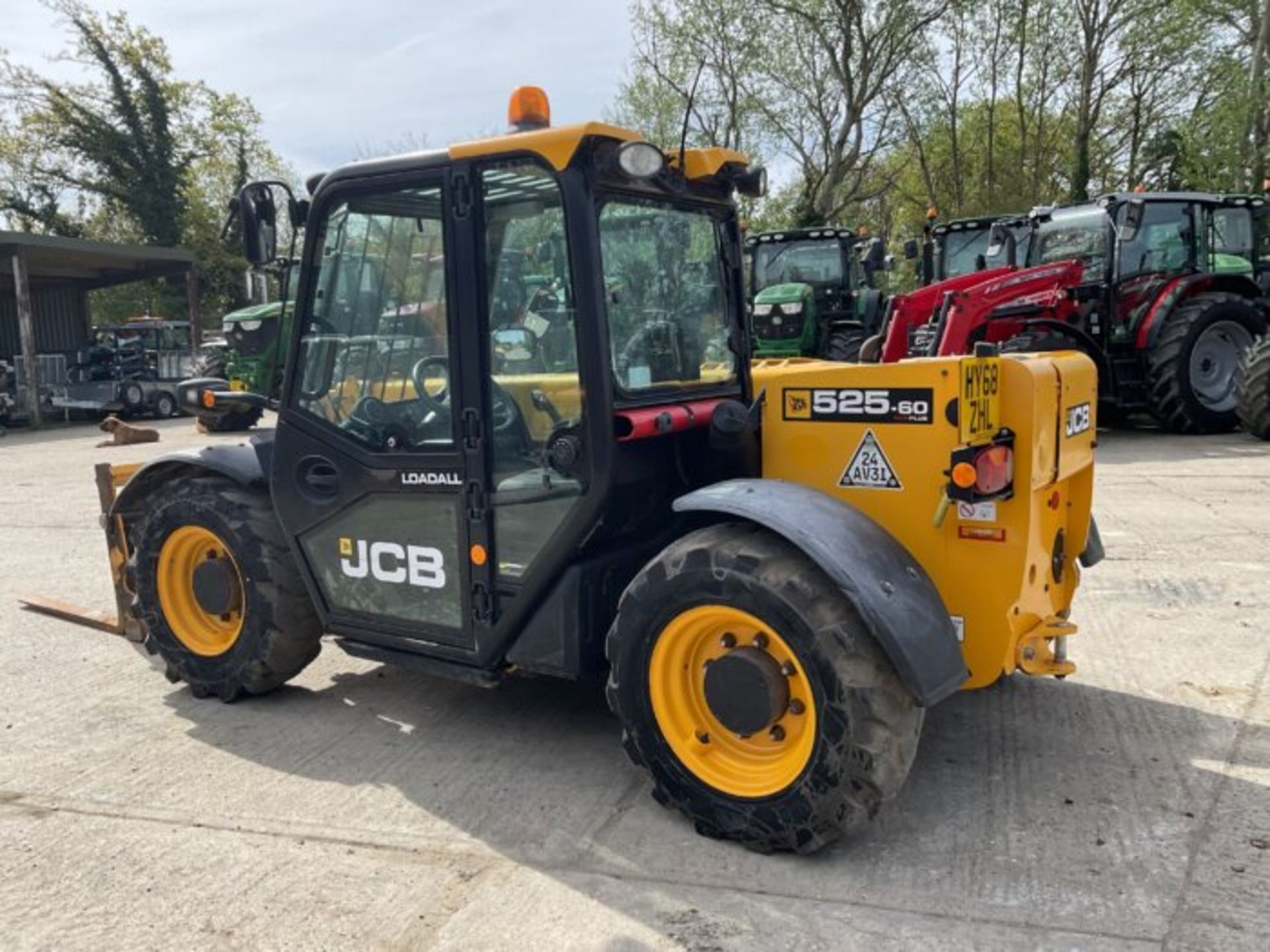 JCB 525-60 AGRI PLUS LOADALL WITH PALLET FORKS - Image 8 of 10