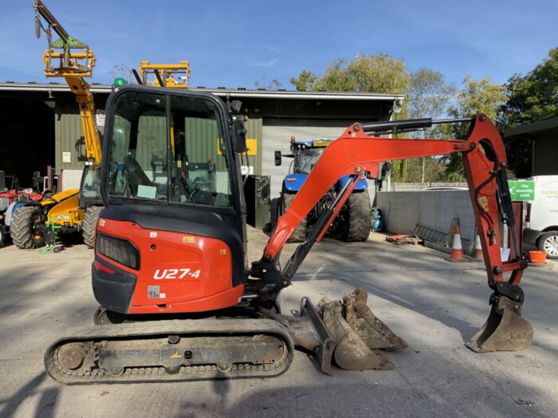 KUBOTA U27-4. RUBBER TRACKS. PIPED. FRONT BLADE. 3 BUCKETS. QUICK HITCH. 2 SPEED TRACKING. - Bild 7 aus 9