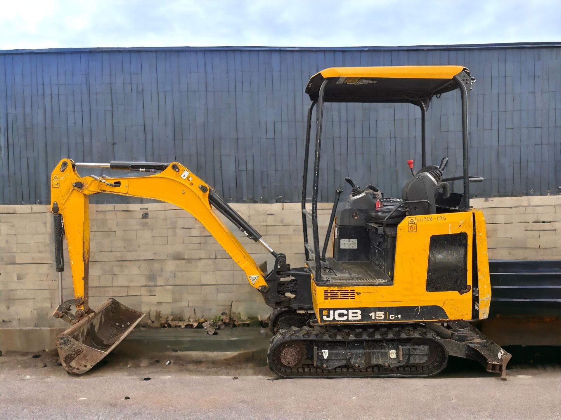 ELEVATE YOUR CONSTRUCTION GAME WITH THE JCB 15 C-1 MINI EXCAVATO