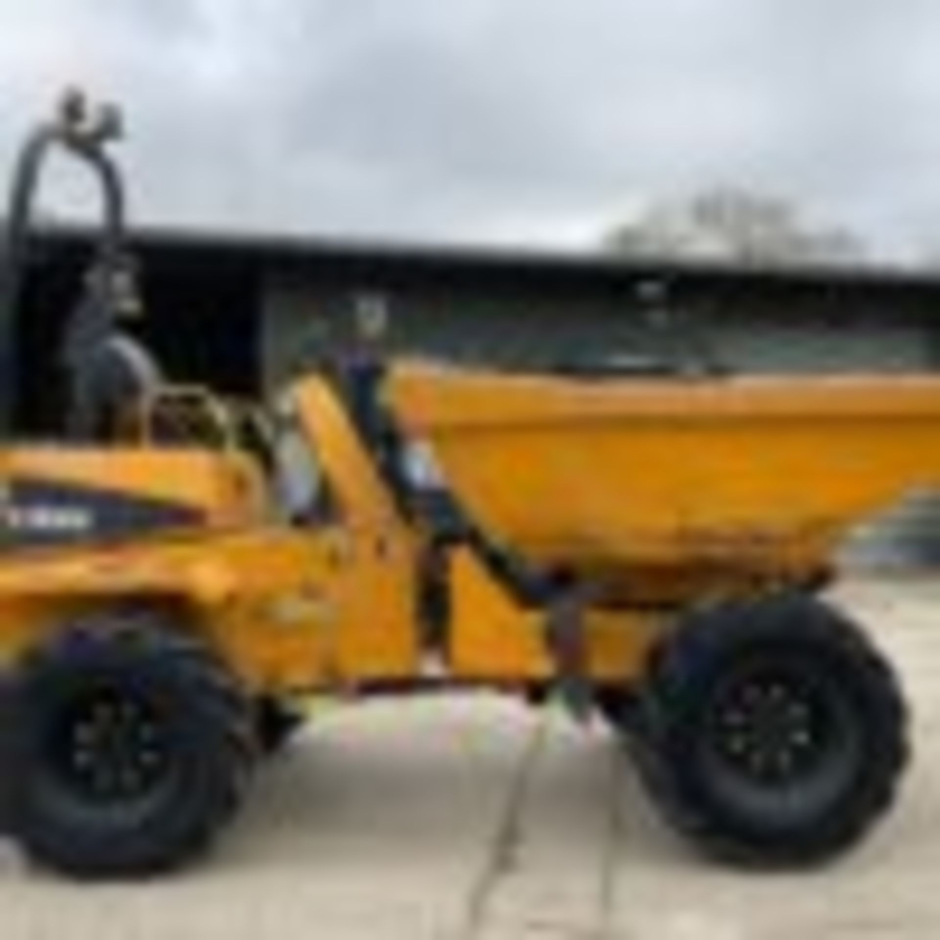 POWER AND PRECISION: THWAITES MACH 2062 6-TON SWIVEL TIP DUMPER - Image 6 of 9