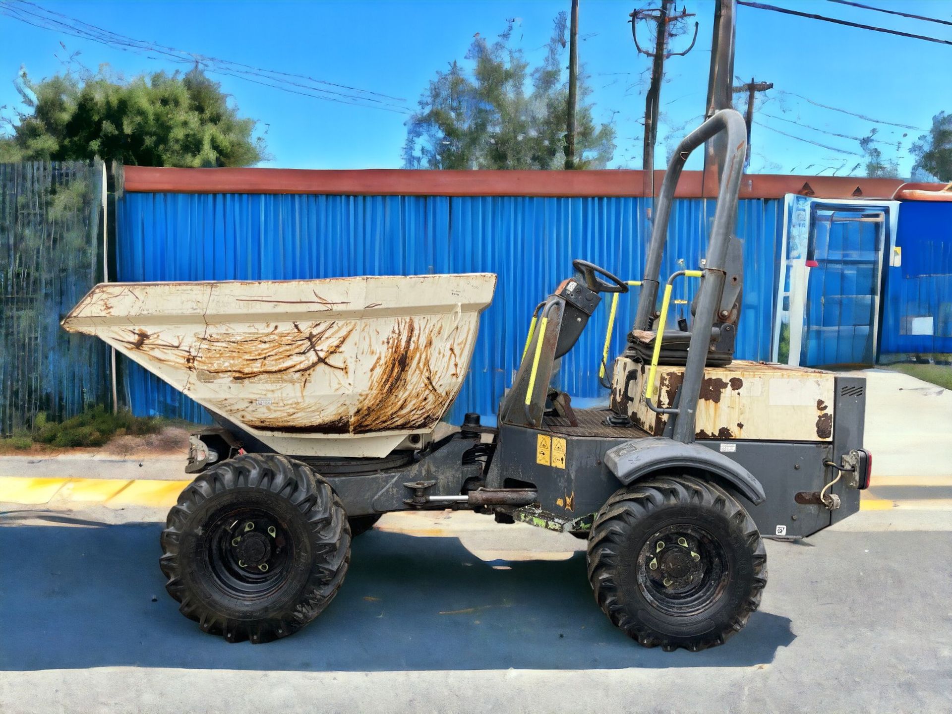 "EFFICIENT MATERIAL HANDLING: 2014 TEREX TA3S 3 TON SWIVEL DUMPER - Image 2 of 13