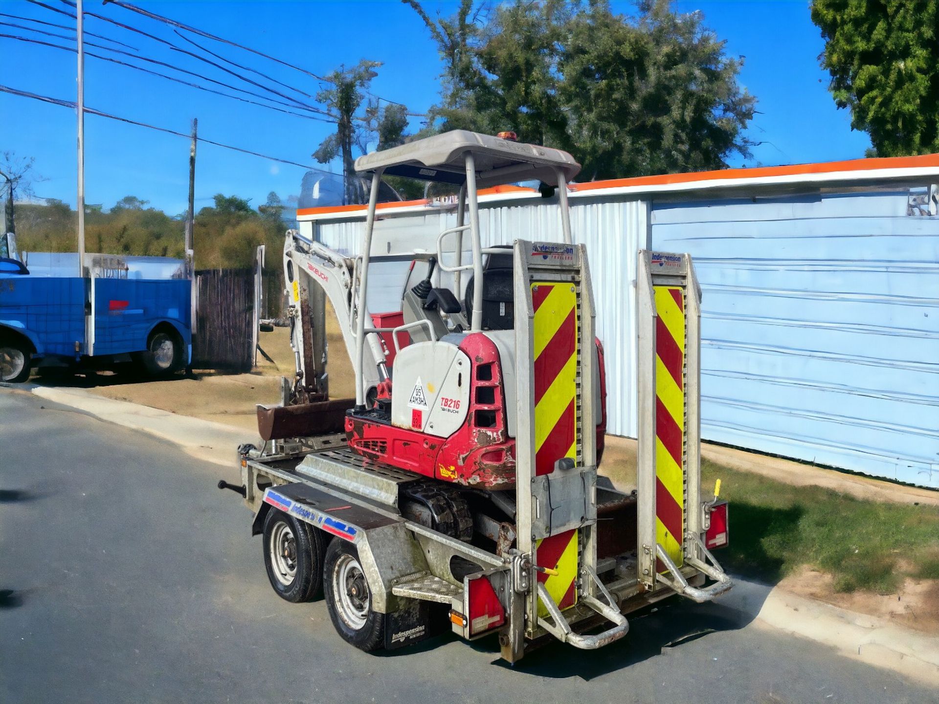 COMPLETE EXCAVATION SOLUTION: 2015 TAKEUCHI TB216 MINI EXCAVATOR WITH TRAILER - Image 2 of 6