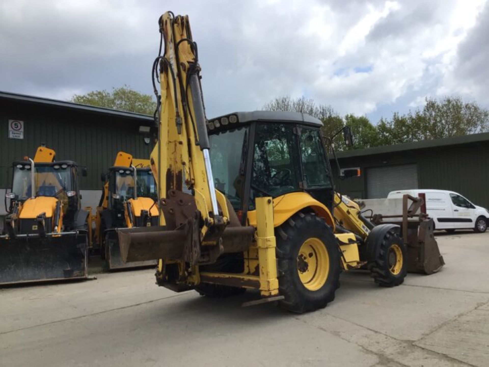 NEW HOLLAND B110 BACKHOE LOADER - Image 10 of 11