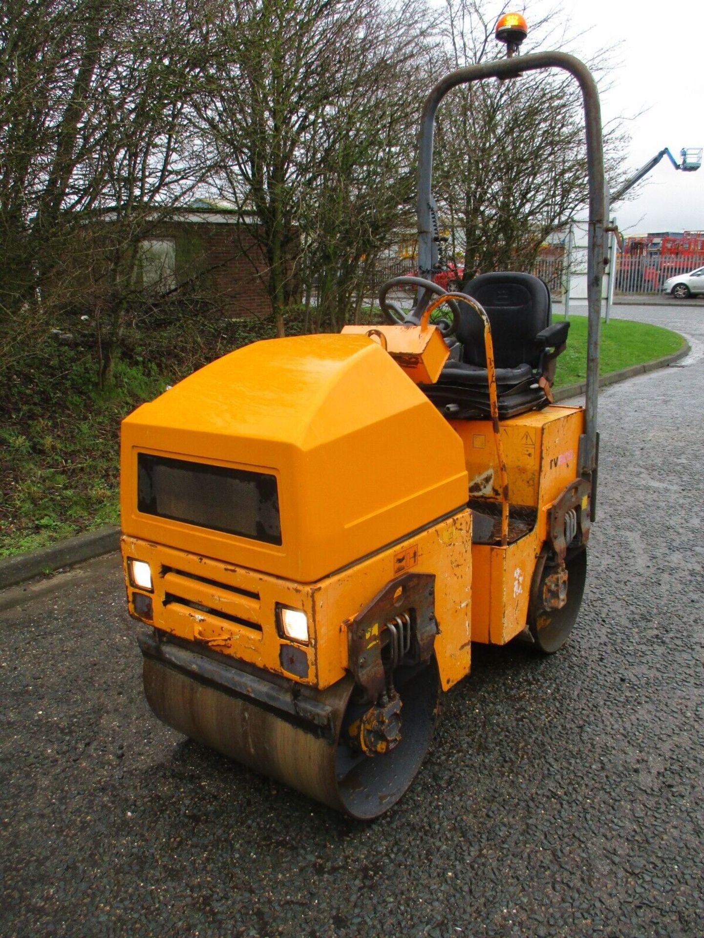 COMPACT TEREX TV800: KUBOTA ENGINE, VIBRATING ROLLER - Image 2 of 9