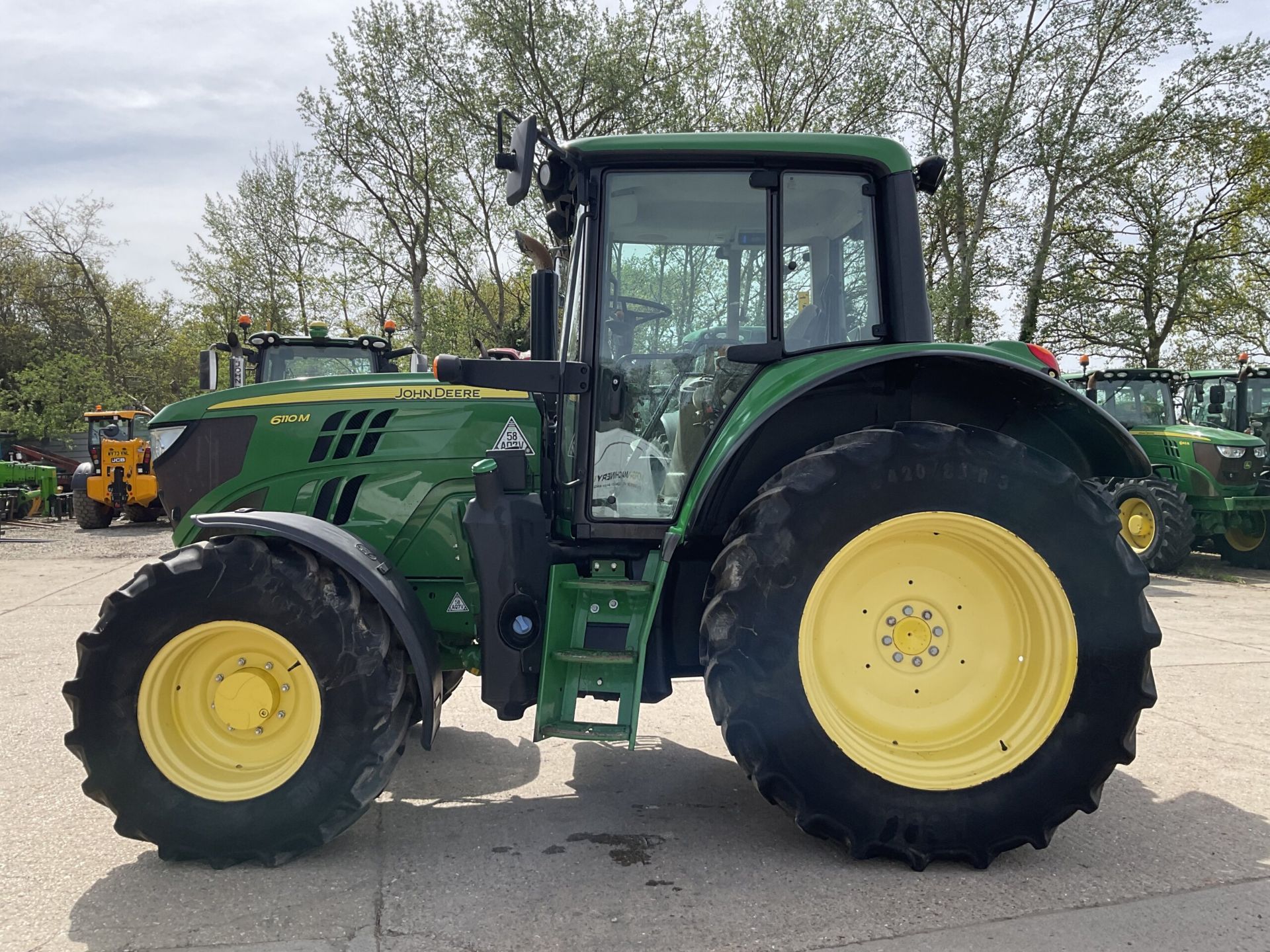 JOHN DEERE 6110M TRACTOR